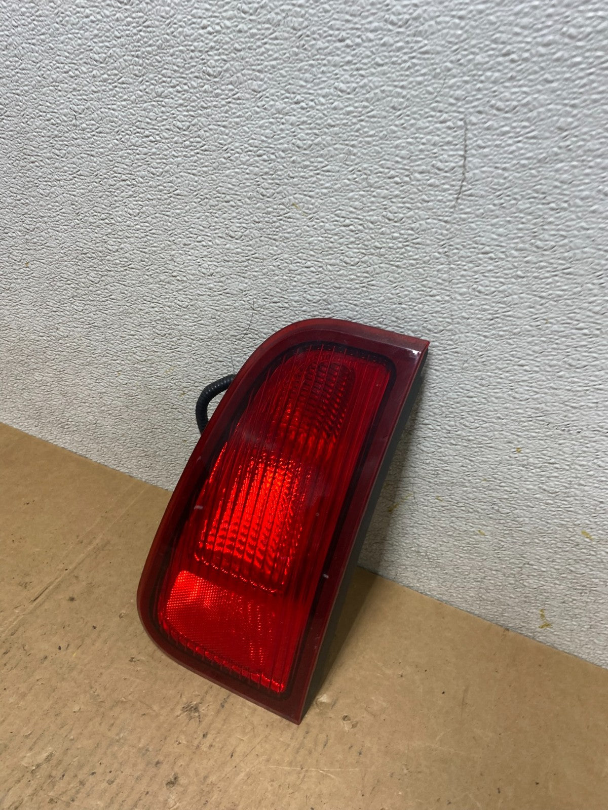 2003-2006 Lincoln Navigator Right Passenger RH Inner Tail Light OEM Q7460 DW1