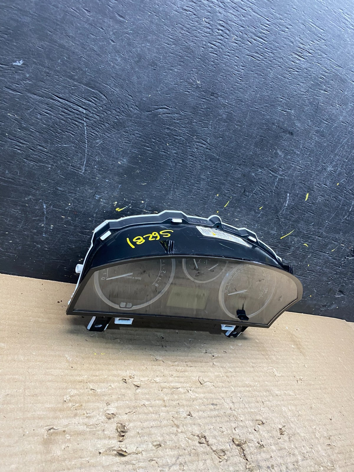 2005 2006 Land Rover LR3 Speedometer Cluster Gauge Oem s6281 DG2