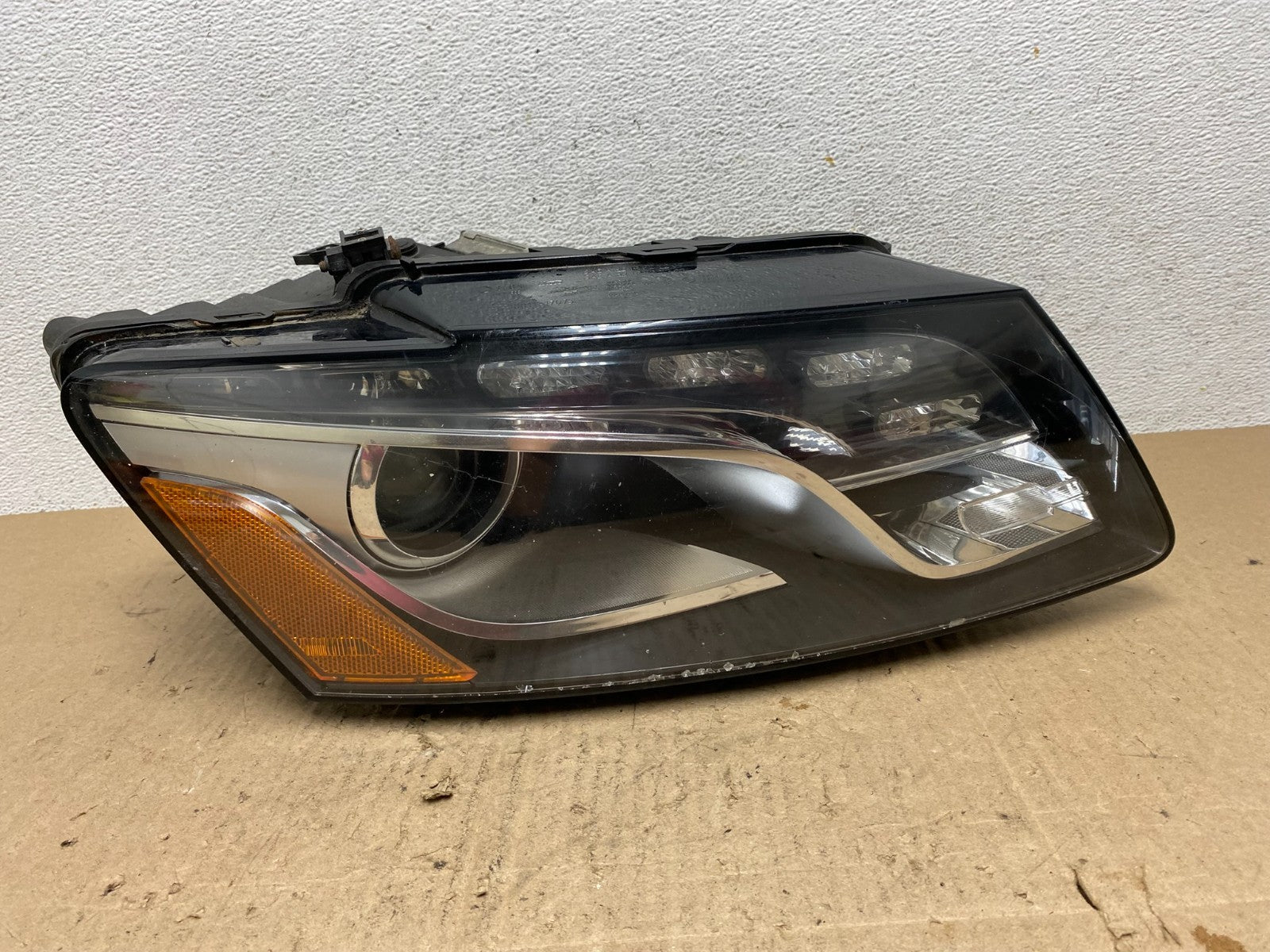 2009 to 2012 Audi Q5 Right Passenger RH Side Xenon HID Headlight AE6600 DW0
