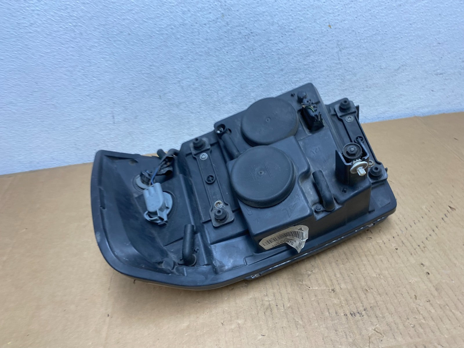 2002 to 2009 Gmc Envoy Right Passenger RH Side Headlight Halogen AD0949 DW5