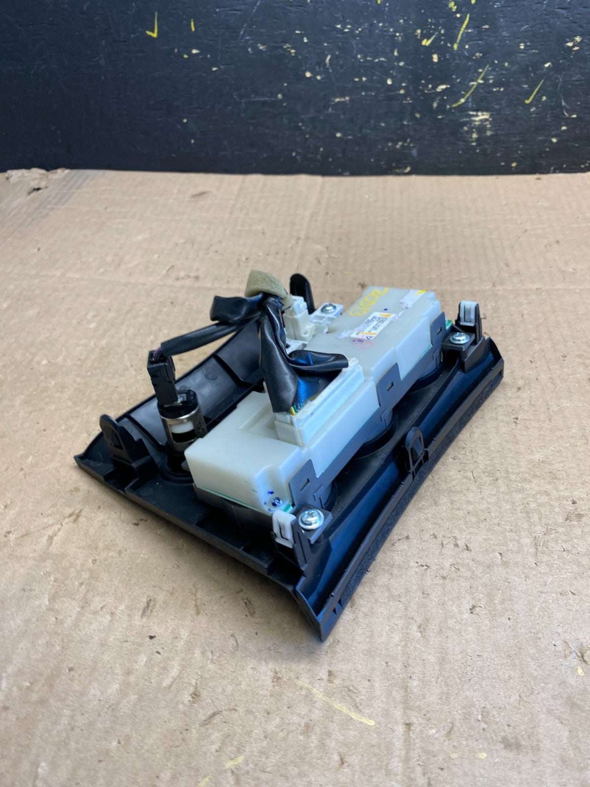 2011 to 2015 Nissan Rogue Heater Temperature AC Climate Control OEM Z0313 DG4