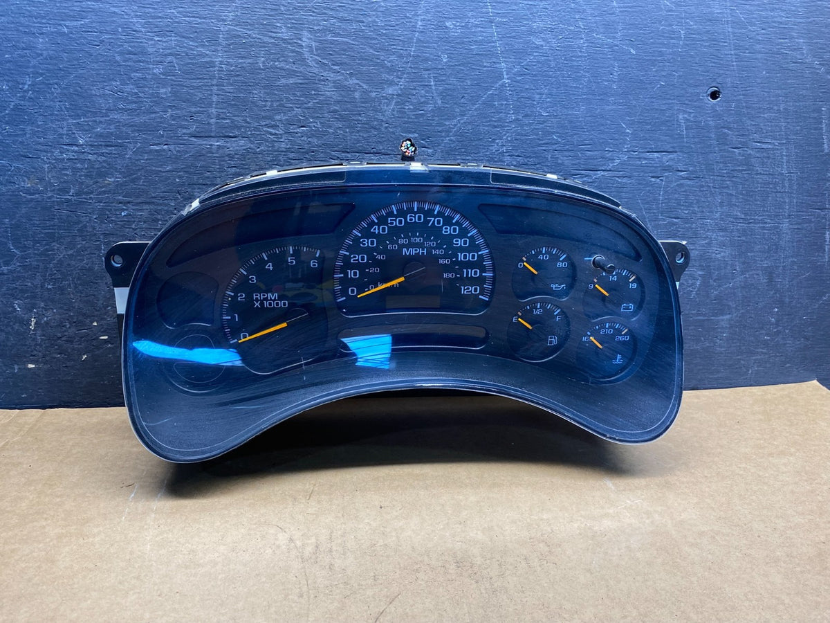 2003 to 2006 Chevrolet Silverado Speedometer Instrument Cluster AH6960 DG0