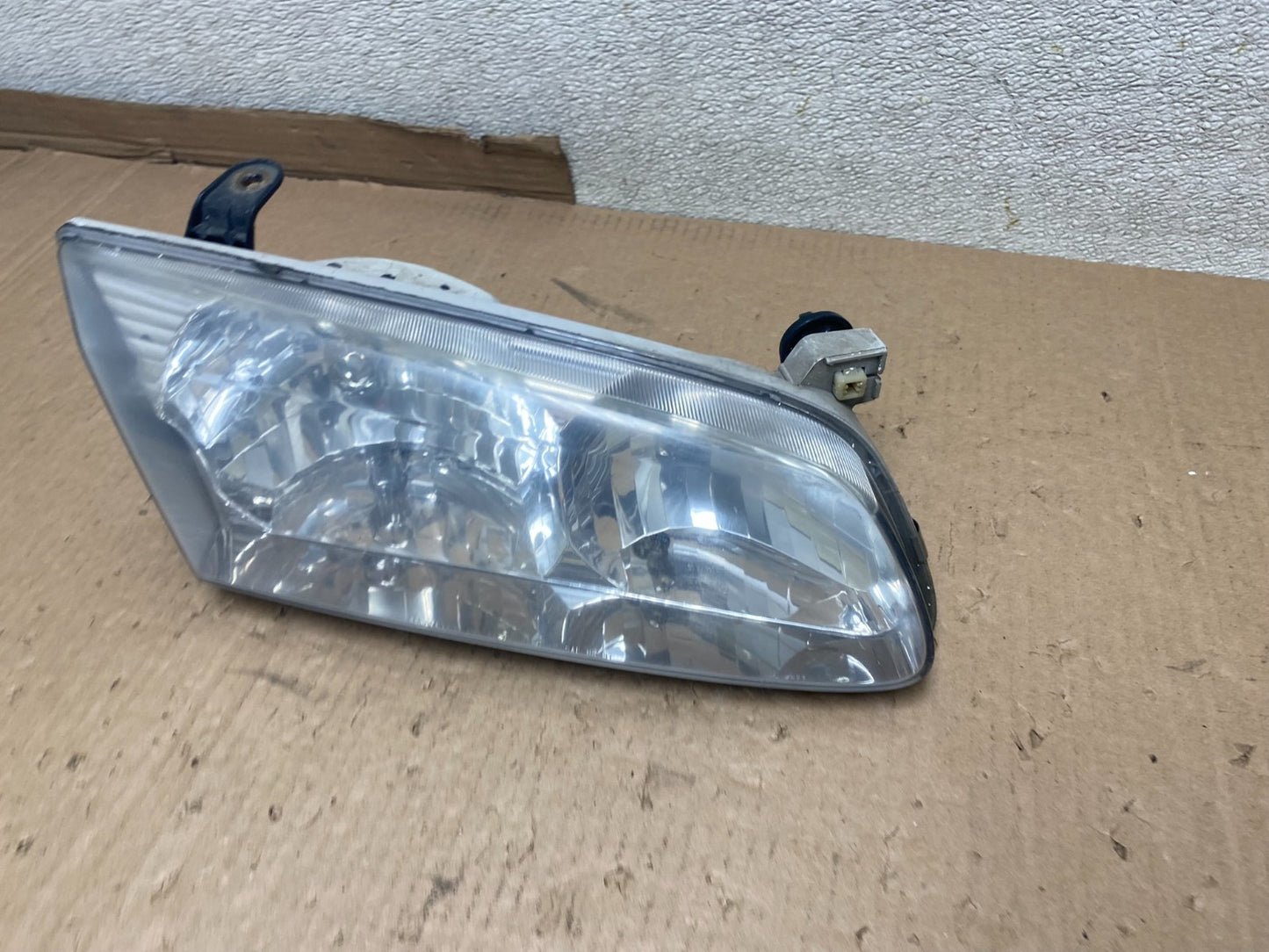 2000 to 2001 Toyota Camry Sedan Right Headlight Clear Lens U8656 DW1