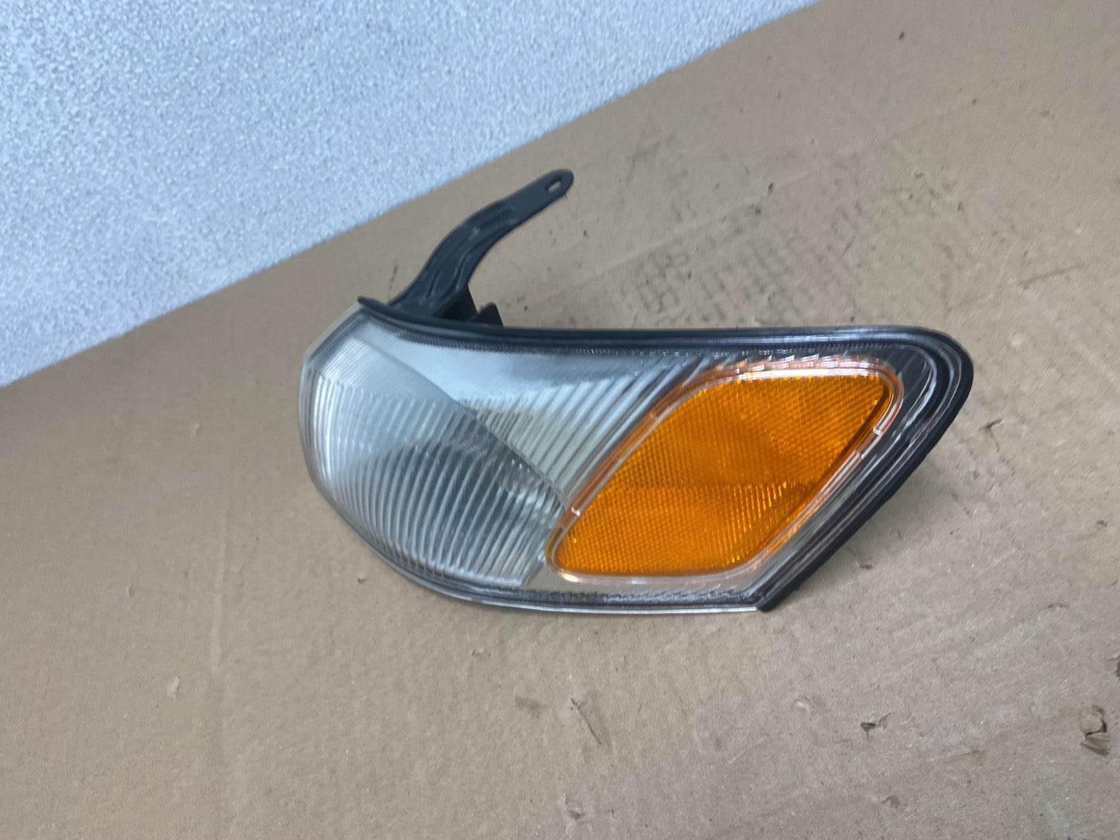 1997 1998 1999 Toyota Camry Left Driver LH Turn Signal AB6159 DW1
