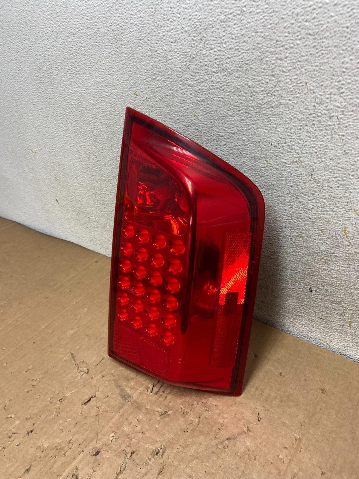 2004 to 2010 Infiniti Qx56 Right Passenger RH Side Tail Light AI9127 LK1