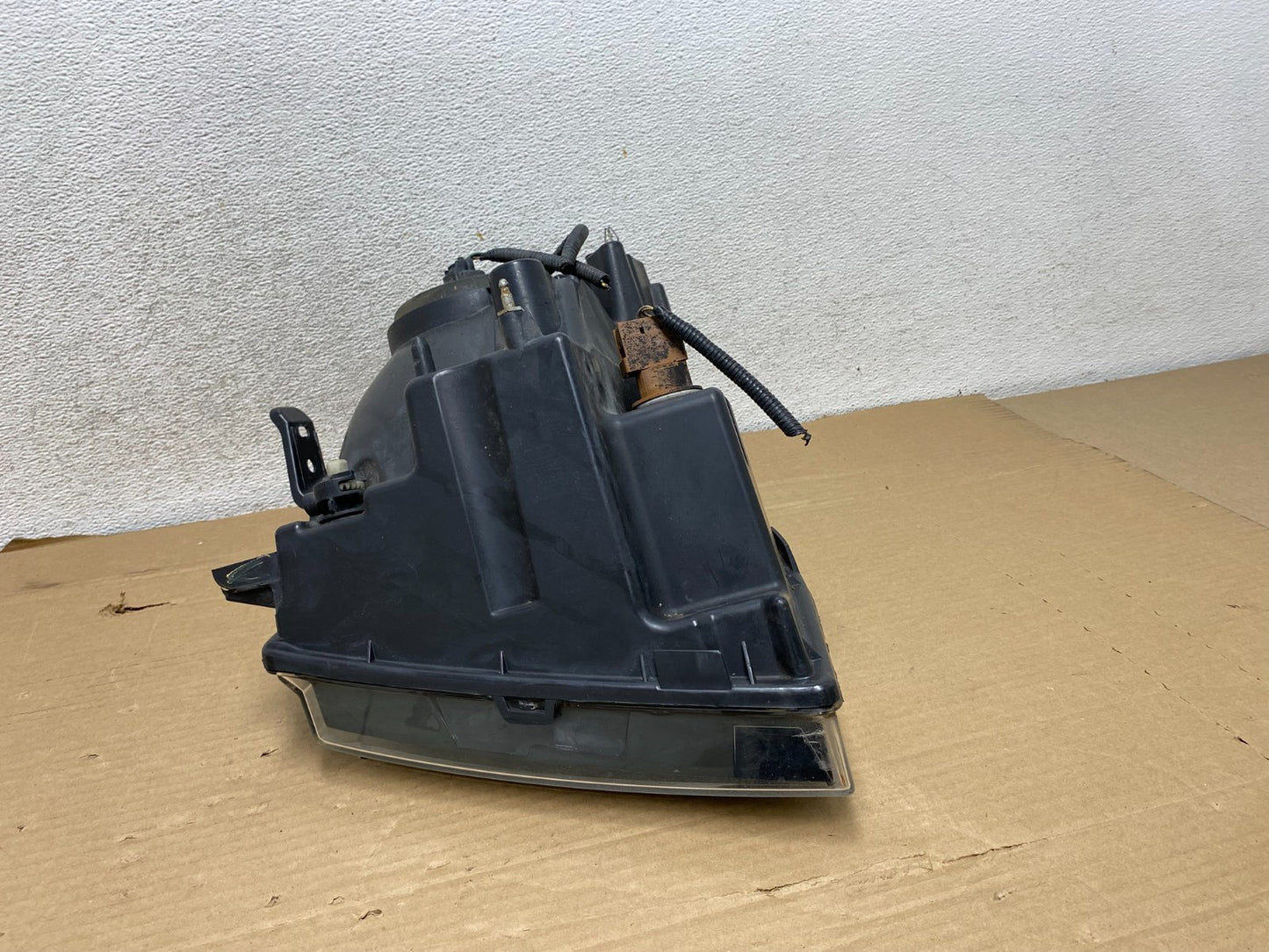 2007 to 2014 Ford Expedition Right Passenger RH side Headlight Halogen AG8117 DW8
