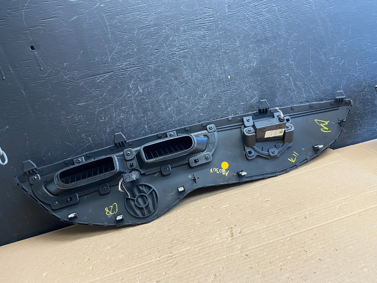 2014 to 2019 Cadillac CTS Dashboard Air Vent Trim Defroster Panel AG03075