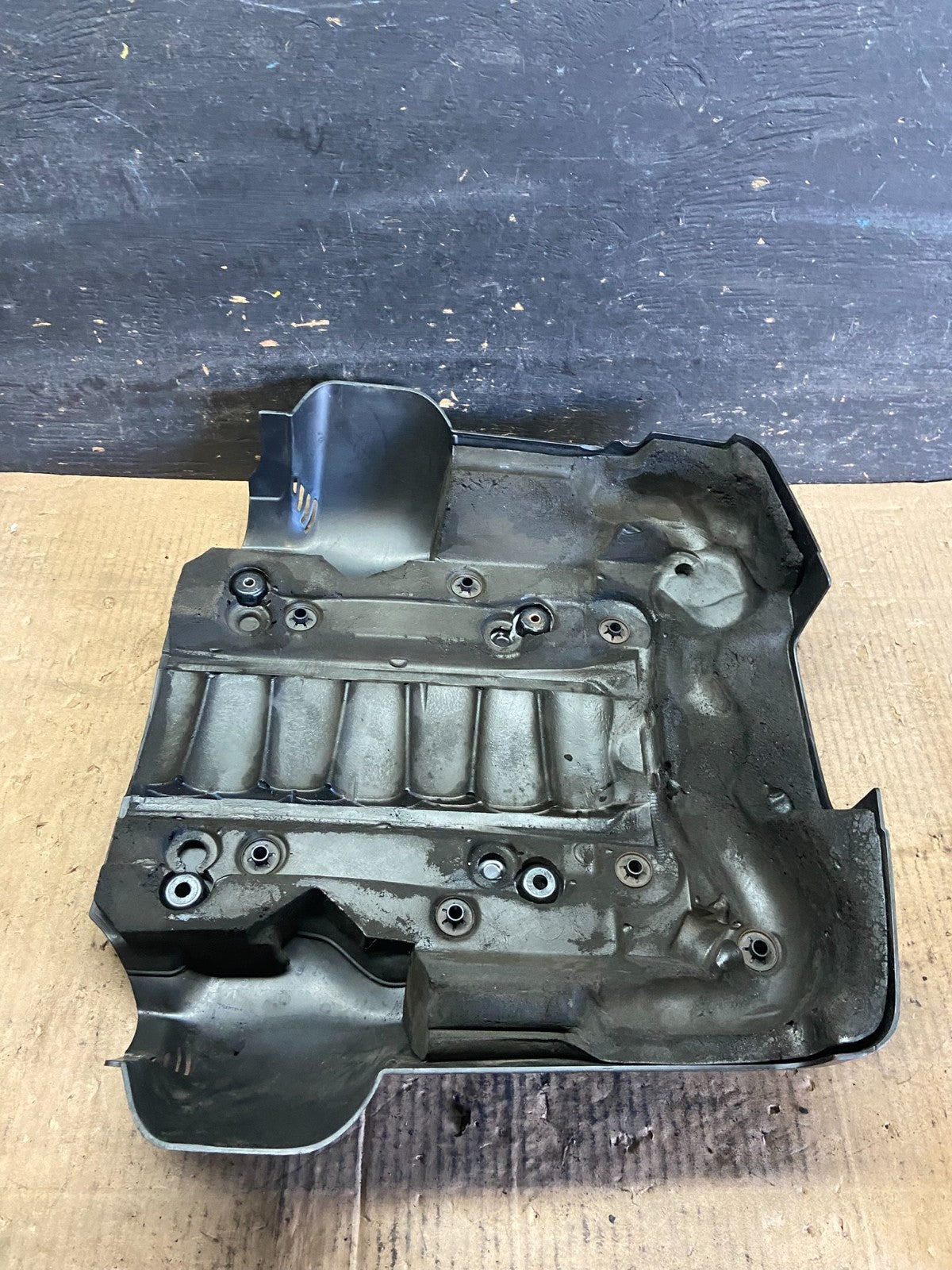 2006 to 2010 BMW 550i 650i 750i Plastic Engine Cover Shield OEM r7112 DG7