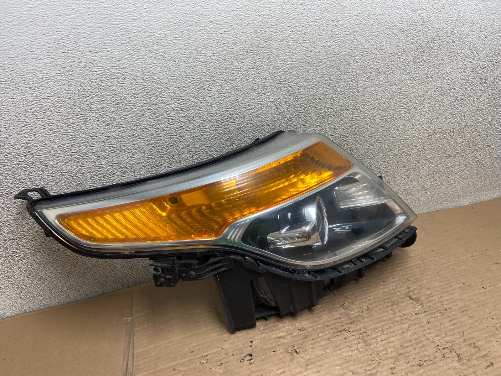 2011 to 2015 Ford Explorer Right Passenger Halogen Headlight Oem AA9509 DW2