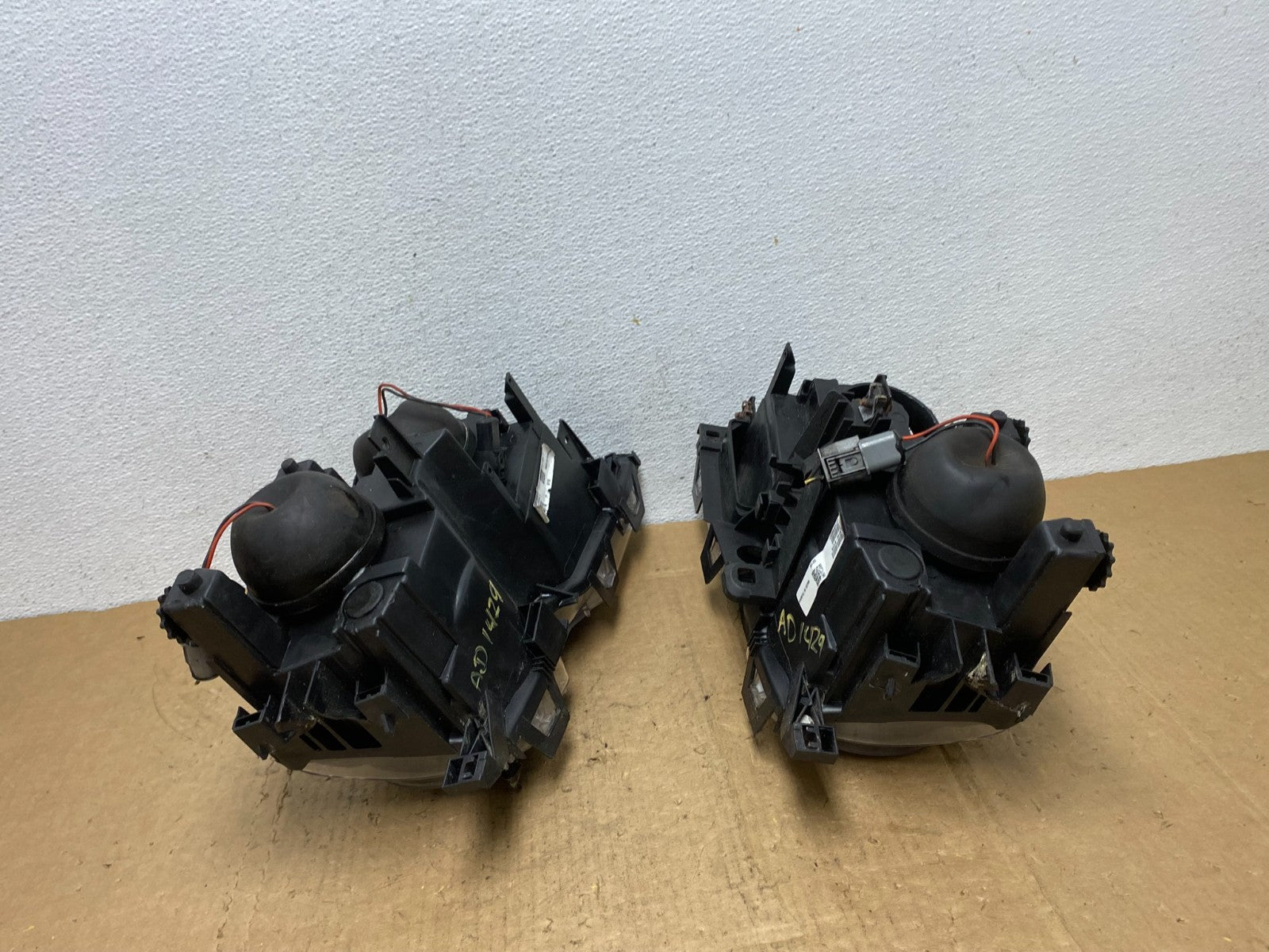 2000 to 2003 BMW 325Ci 330Ci E46 Coupe Left+Right Halogen Headlights AD1429 DW9
