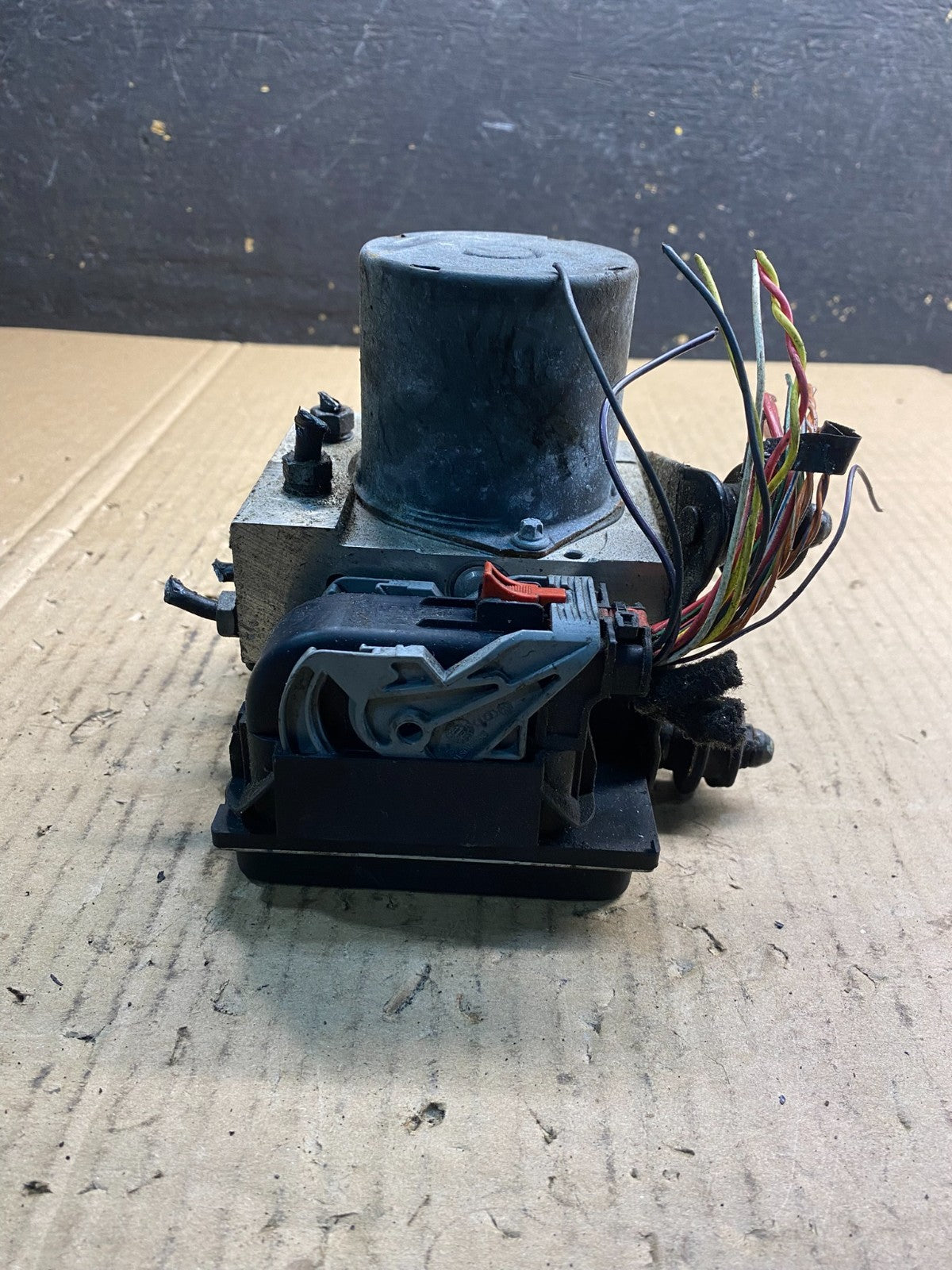 2009 to 2012 Audi A4 ABS Anti-Lock Brake Pump 8K0907379AB OEM ab2717 DG4