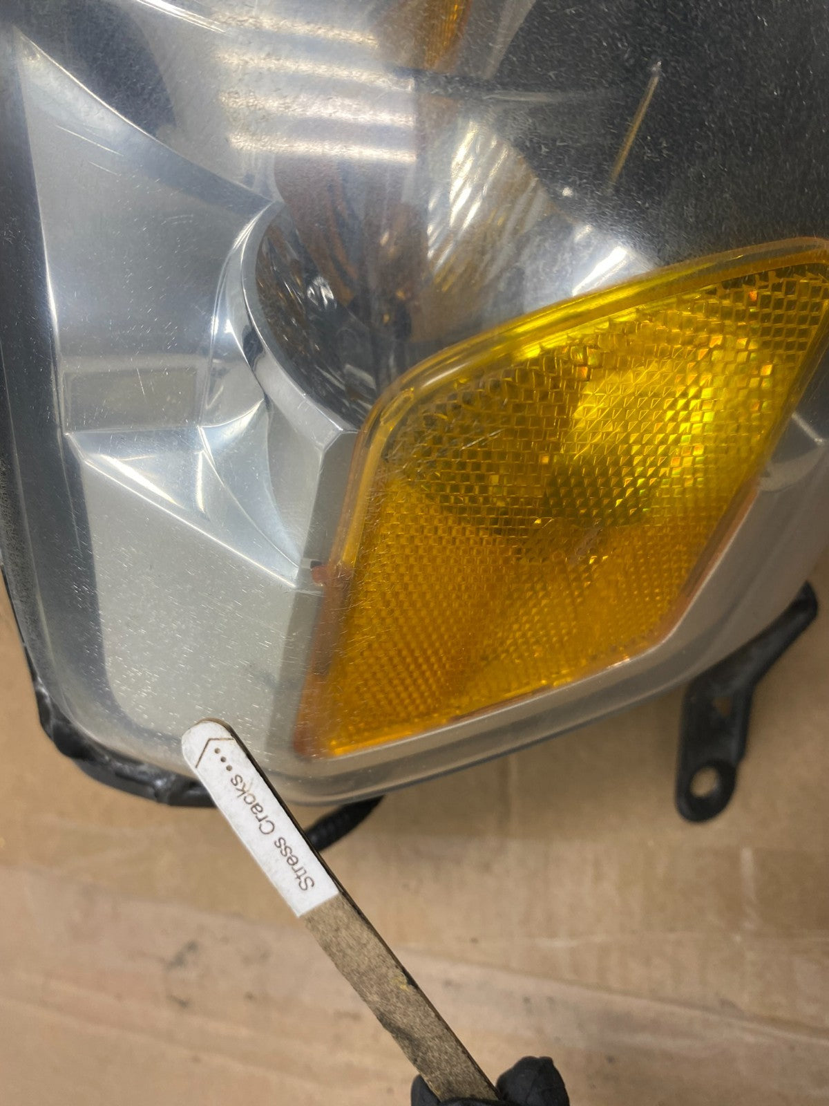 2005 - 2007 Ford Escape Headlights Left+Right Halogen AH4040 DW5