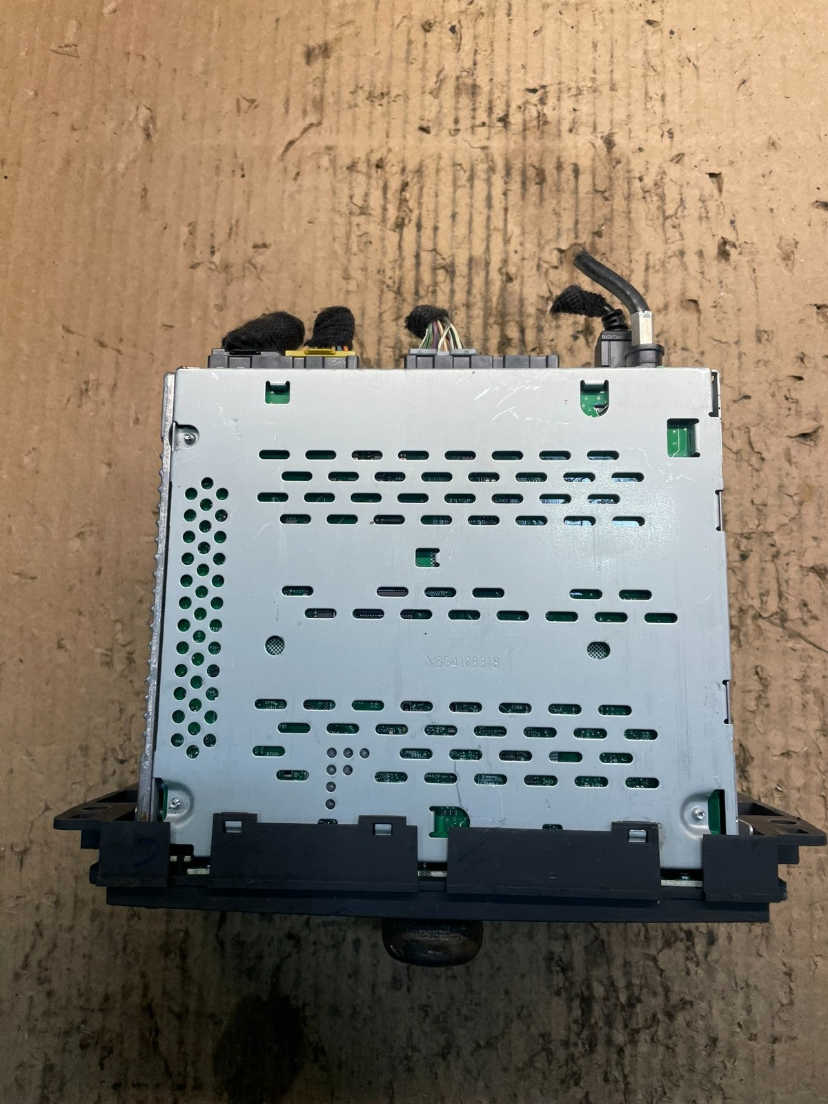 2007 to 2014 Chevrolet GMC Cadillac Radio CD Player AUX OEM V0785 DG5
