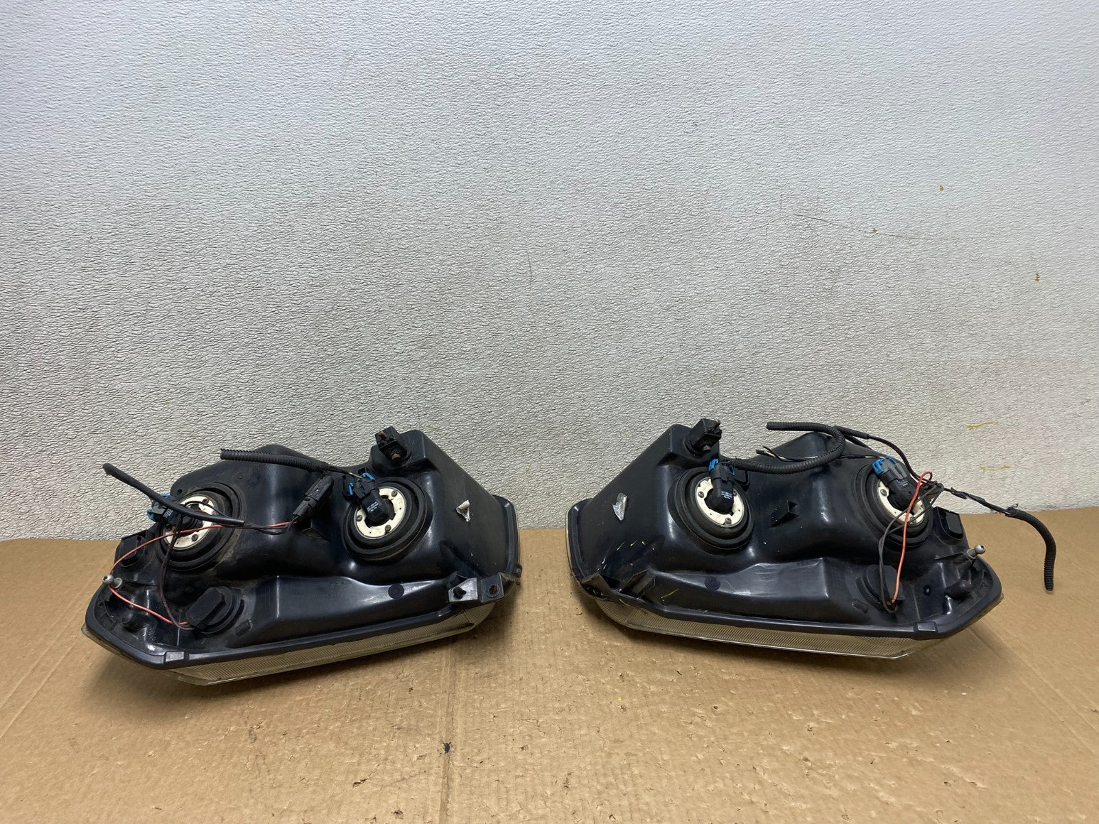 2005 2006 2007 Dodge Magnum Left+Right Side Headlights Oem V3020 DW11