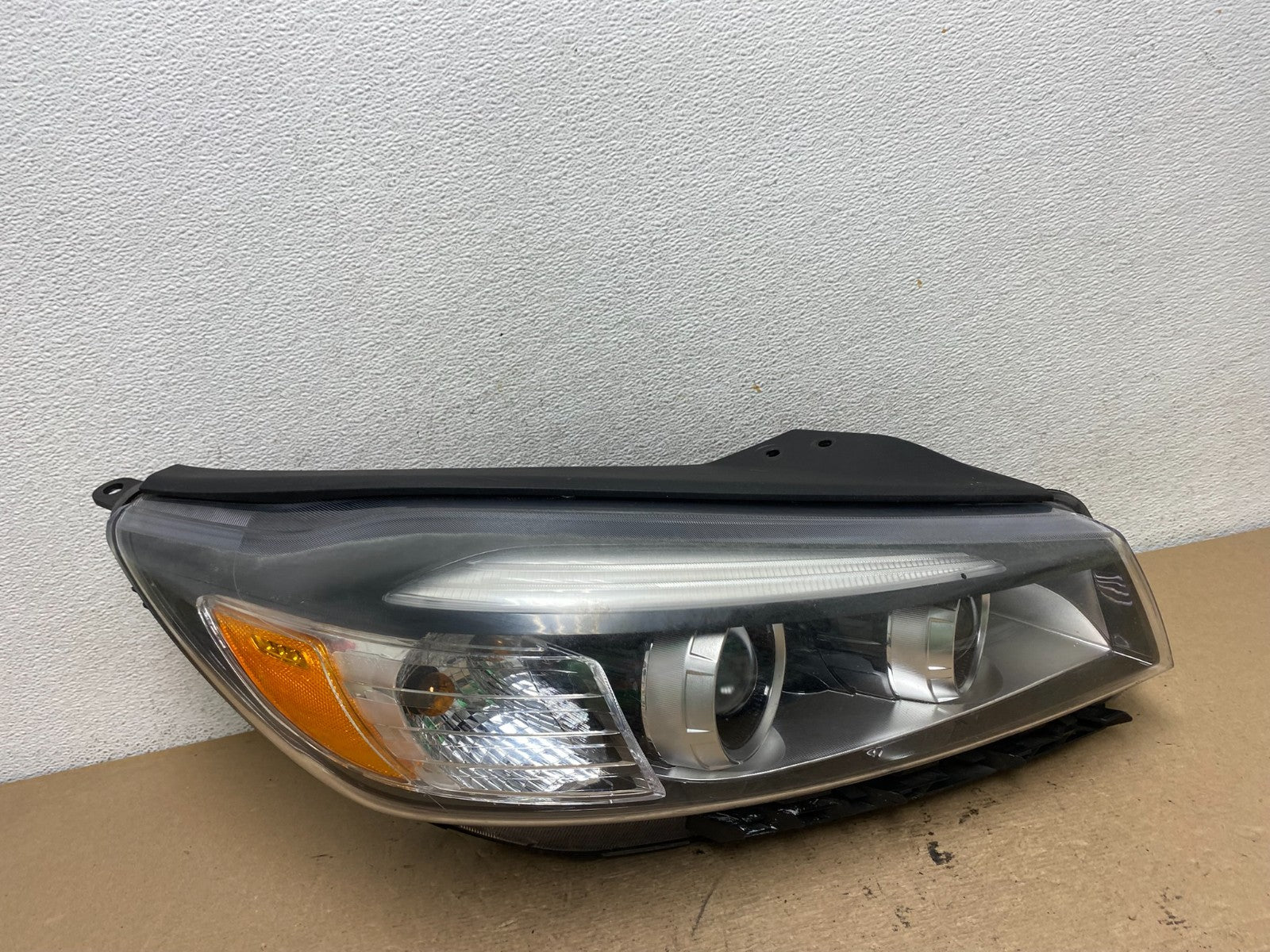 2016 to 2018 Kia Sorento Right Passenger RH Side Headlight Halogen AF5073 DW0