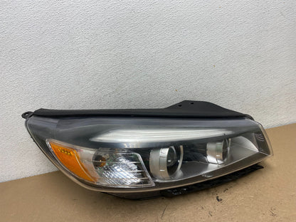 2016 to 2018 Kia Sorento Right Passenger RH Side Headlight Halogen AF5073 DW0