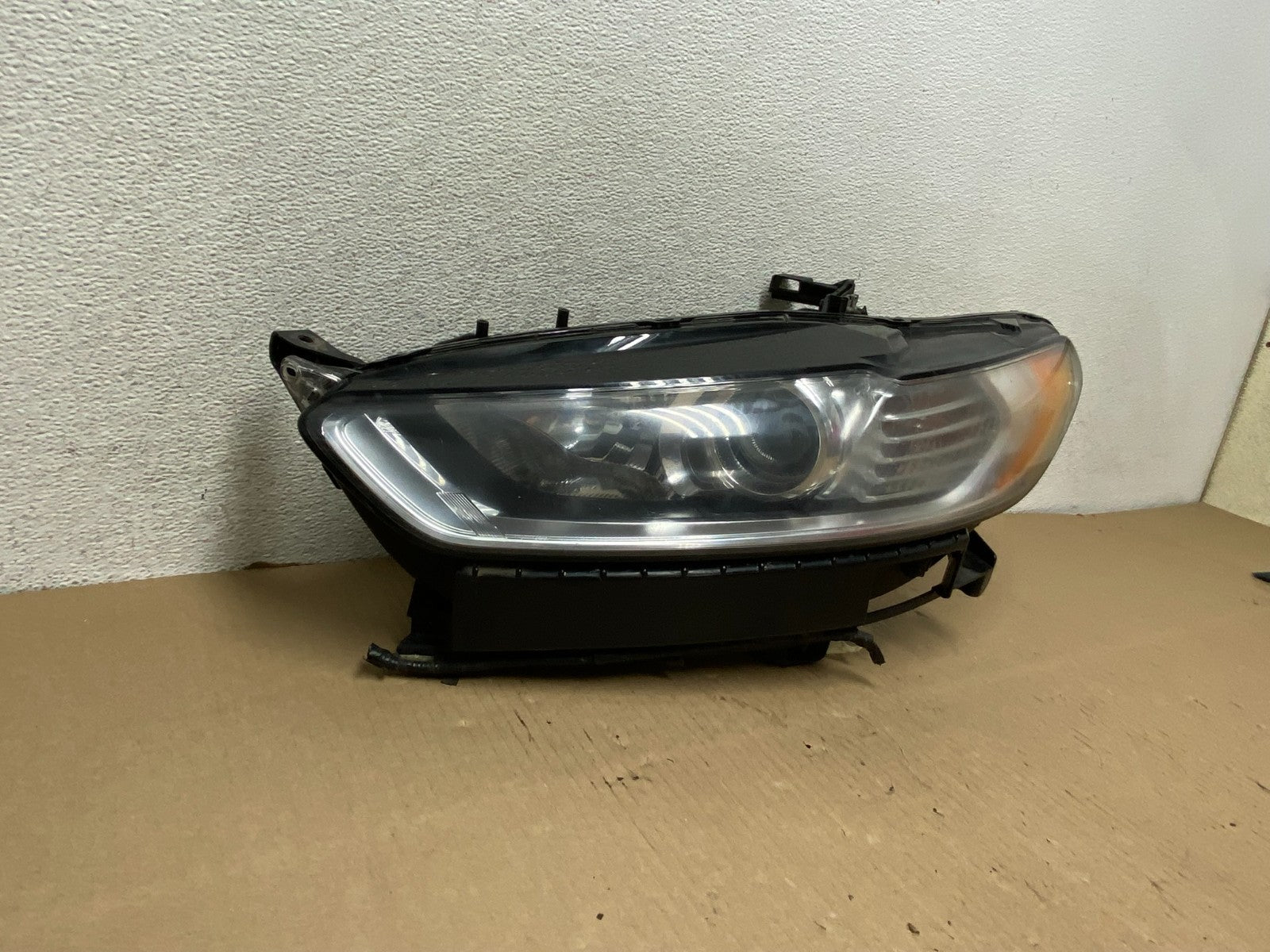 2013 to 2016 Ford Fusion Left Driver Lh Side Headlight AG7917 DW1