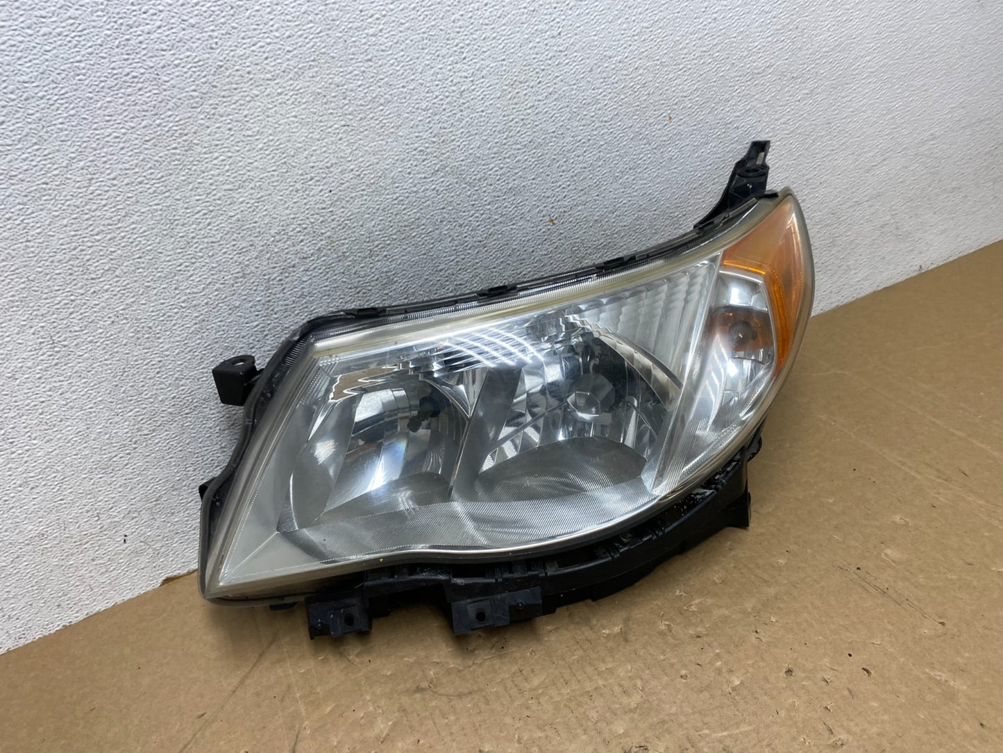 2009-2013 Subaru Forester Left Driver LH Halogen Headlight AG0485 DW2