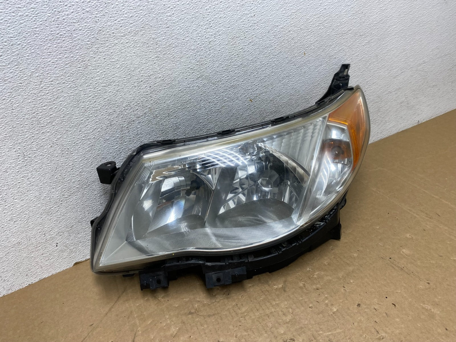 2009-2013 Subaru Forester Left Driver LH Halogen Headlight AG0485 DW2