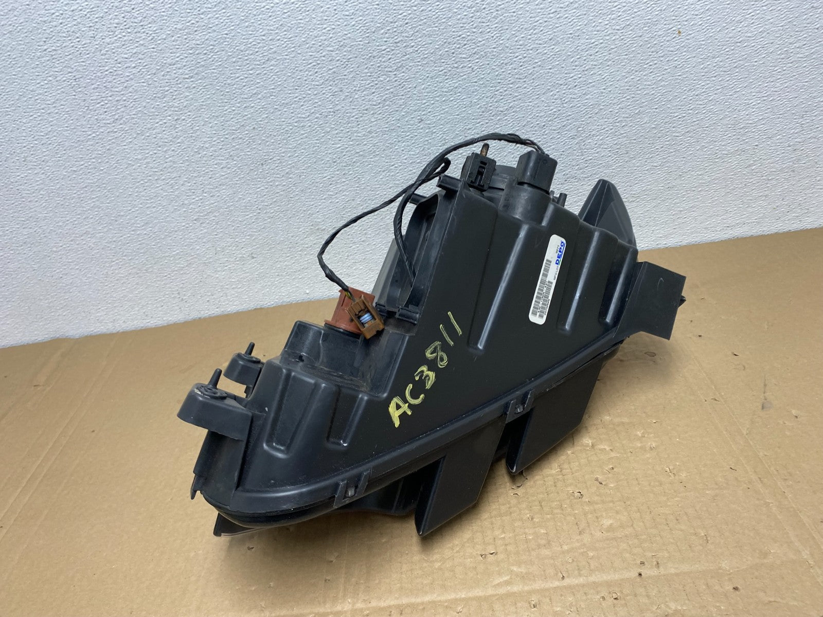2011 to 2014 Ford Edge Front Right Passenger Headlight Halogen Oem AC3811 DW6
