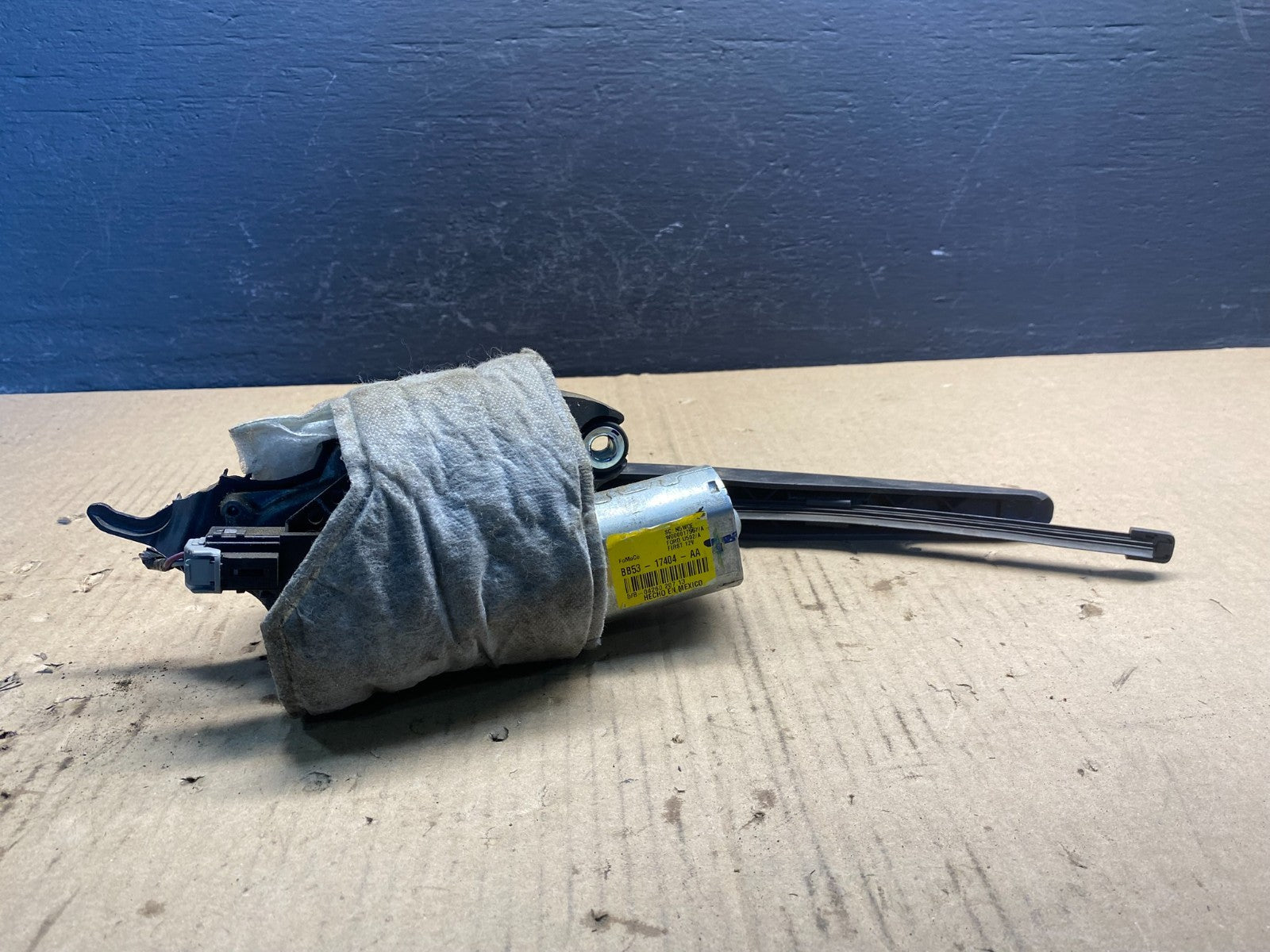 2011 to 2019 Ford Explorer Rear Windshield Wiper Motor OEM ac0997 DG4