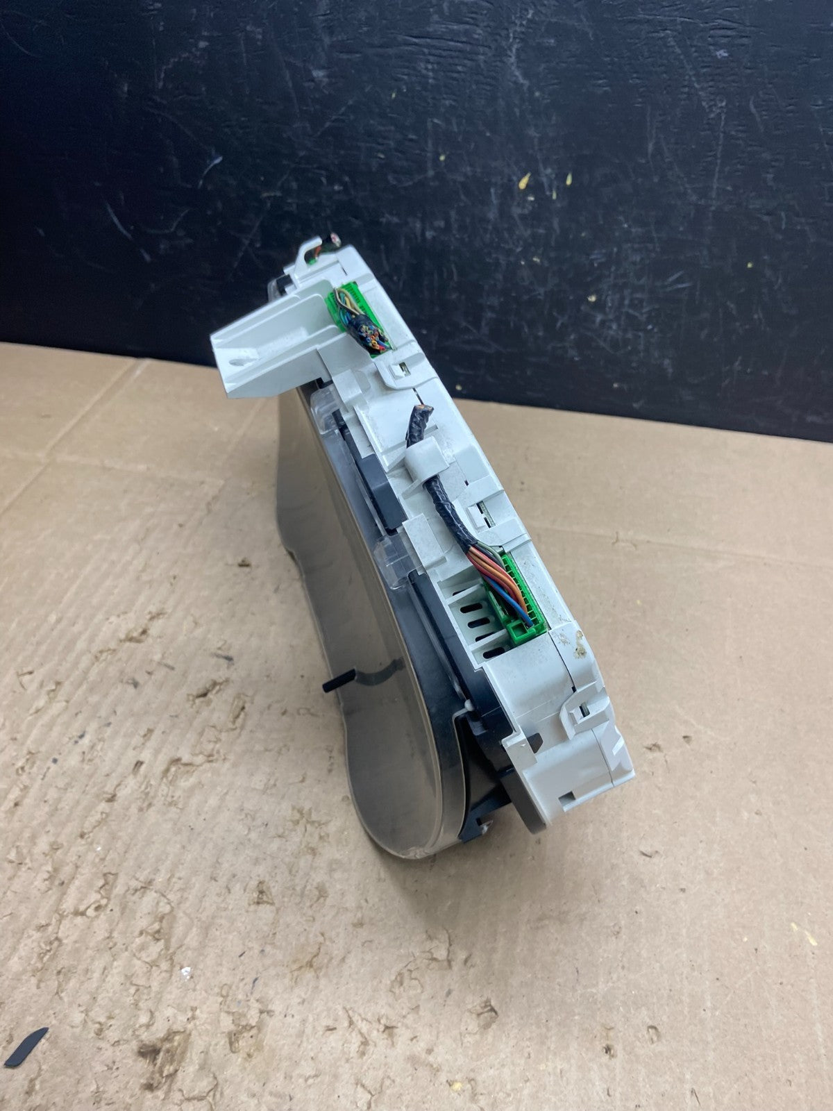 2004 to 2006 Subaru Impreza Speedometer Gauge cluster AB97553