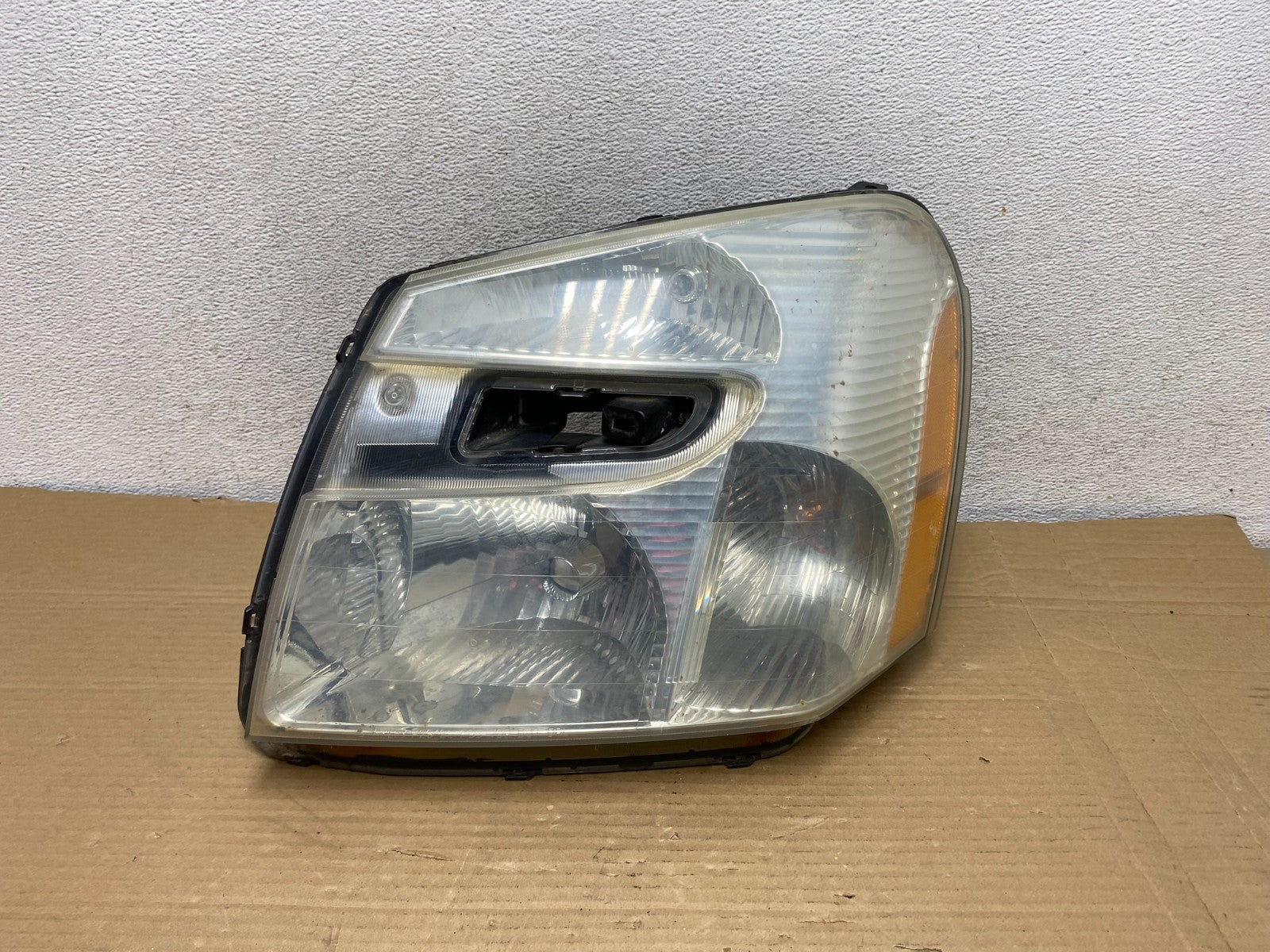 2005 to 2009 Chevrolet Equinox Left Driver LH Halogen Headlight AG8924 DW0