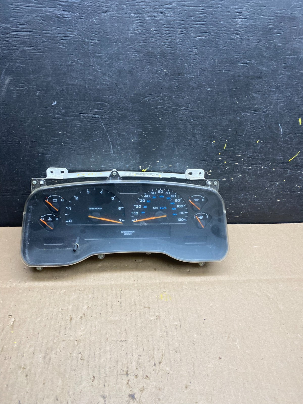 2001 2002 2003 Dodge Durango Speedometer Instrument Cluster Gauge T4737 DG0