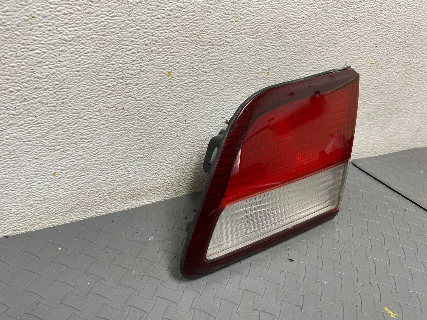 1997 1998 1999 Nissan Maxima Right Passenger RH Inner Tail Light Oem A4182 DG12