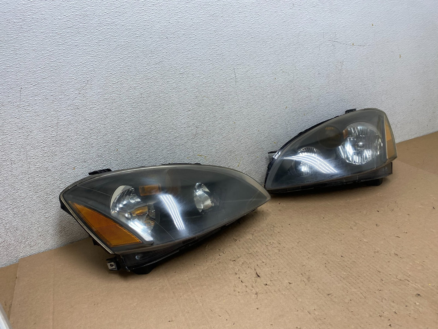 2005 to 2006 Nissan Altima Left+Right Set Halogen Headlights P9446 DW2