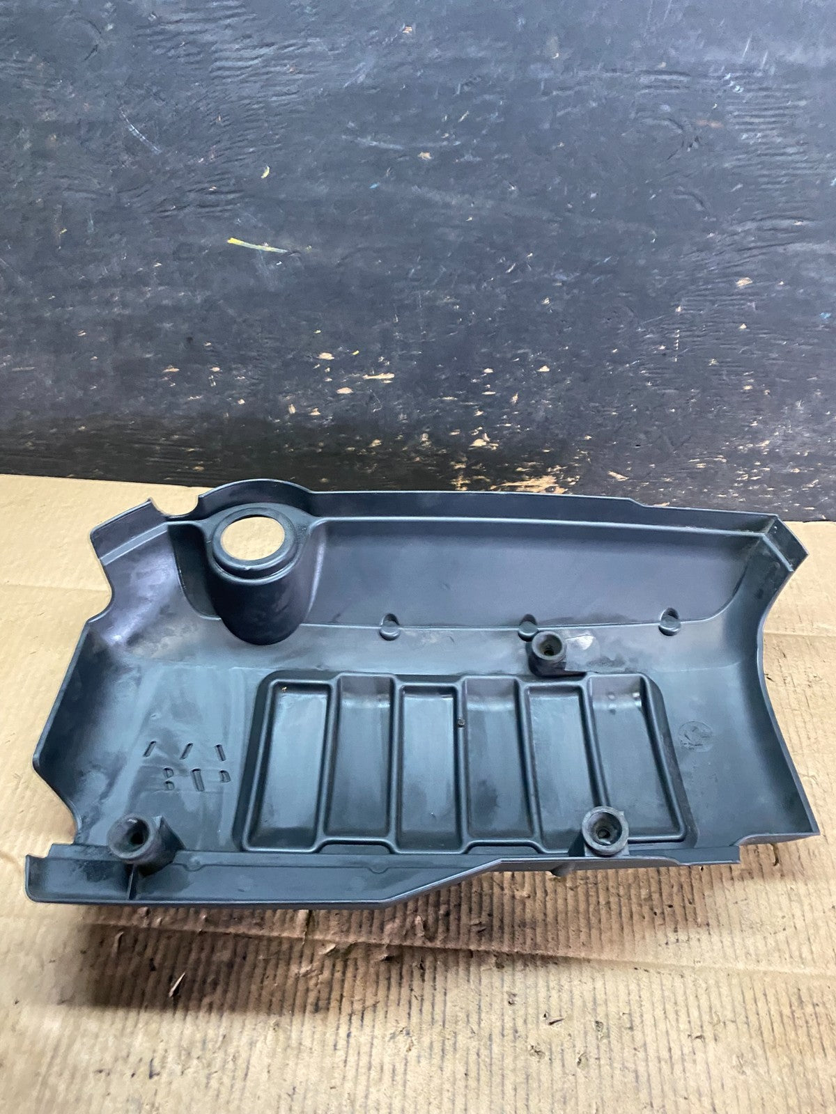 2007 to 2008 GMC Acadia 3.6L VVT Engine Cover Shield OEM T6636 DG4