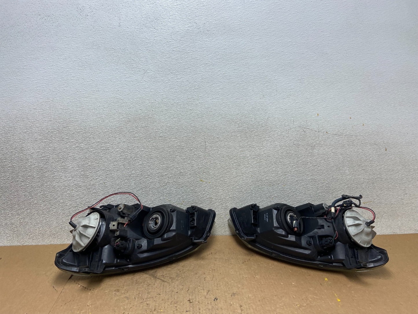 2005 to 2006 Nissan Altima Left+Right Side Set Halogen Headlights OEM Z9335 DW7