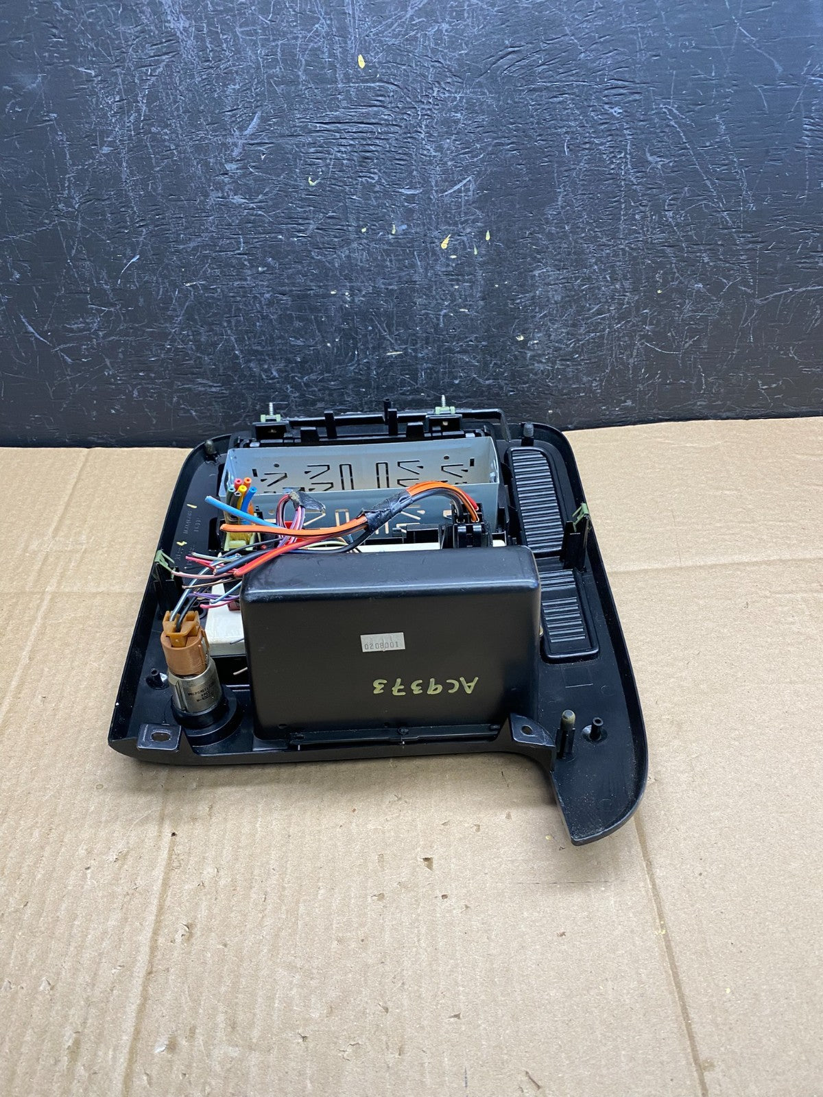 1999 to 2003 Ford Windstar Radio Dash Bezel Climate Control Vent ac9373 DG3