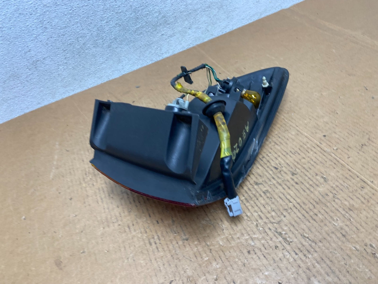 1998 1999 2000 Toyota Sienna Left Driver Tail light AE0200 DW4