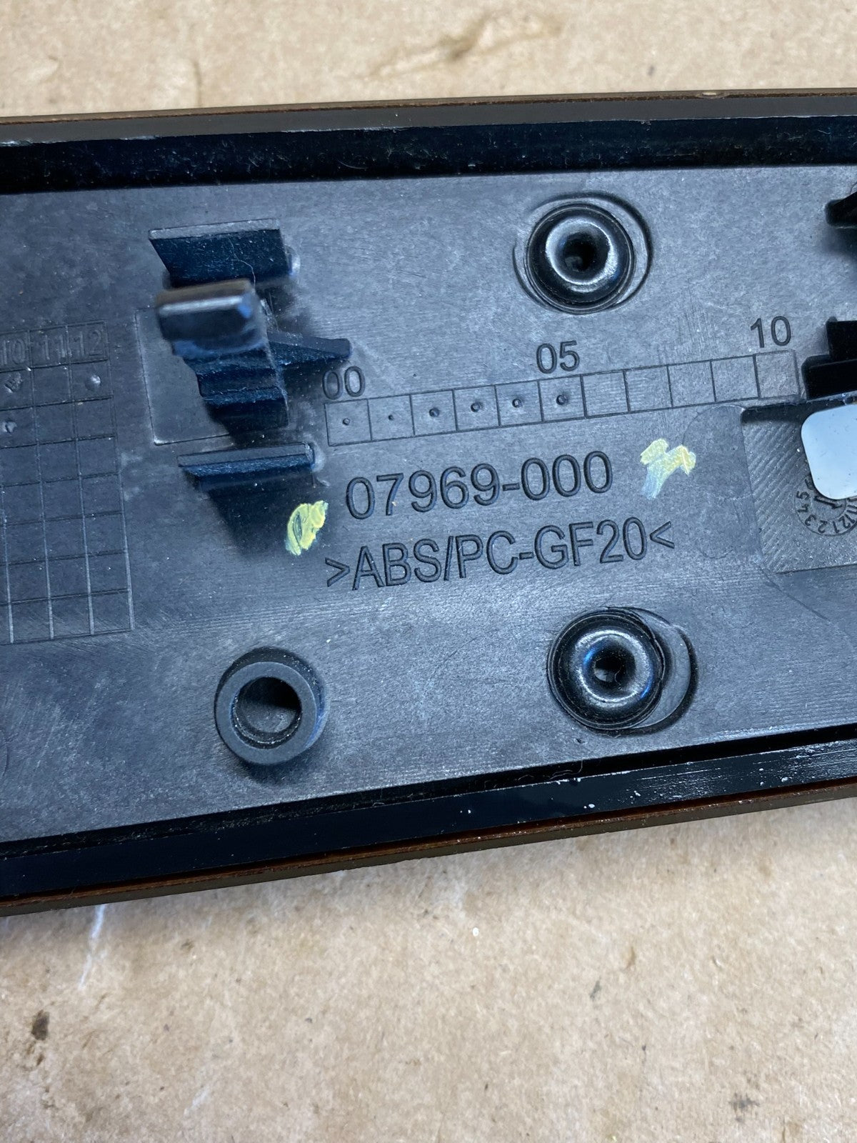 2008-2014 Mercedes Benz C Coupe W204 Cover Panel Center Air Vent AJ1615 DG4