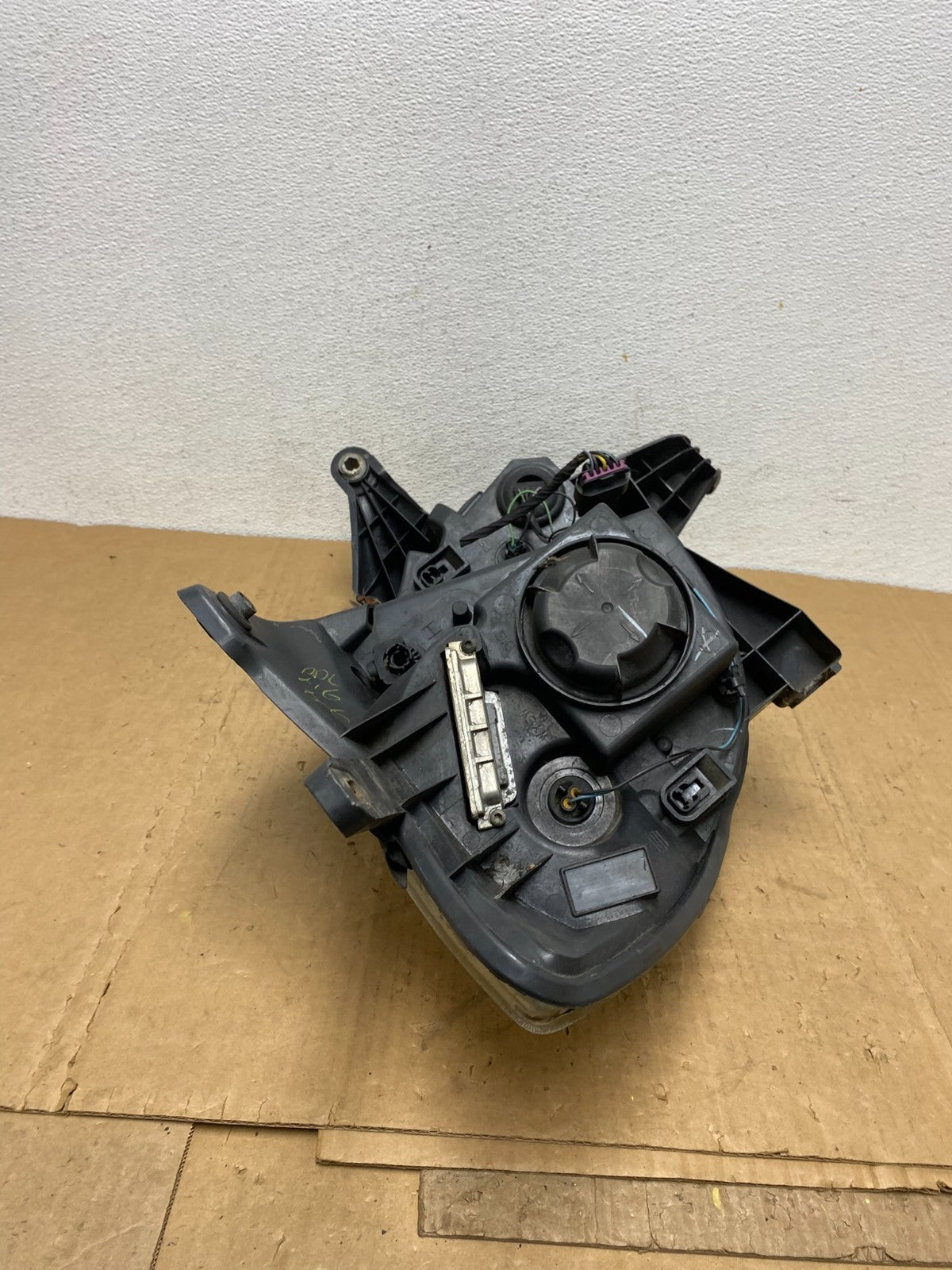 2008-2012 Buick Enclave Left Driver Headlight Xenon Hid One Ballast AD135110