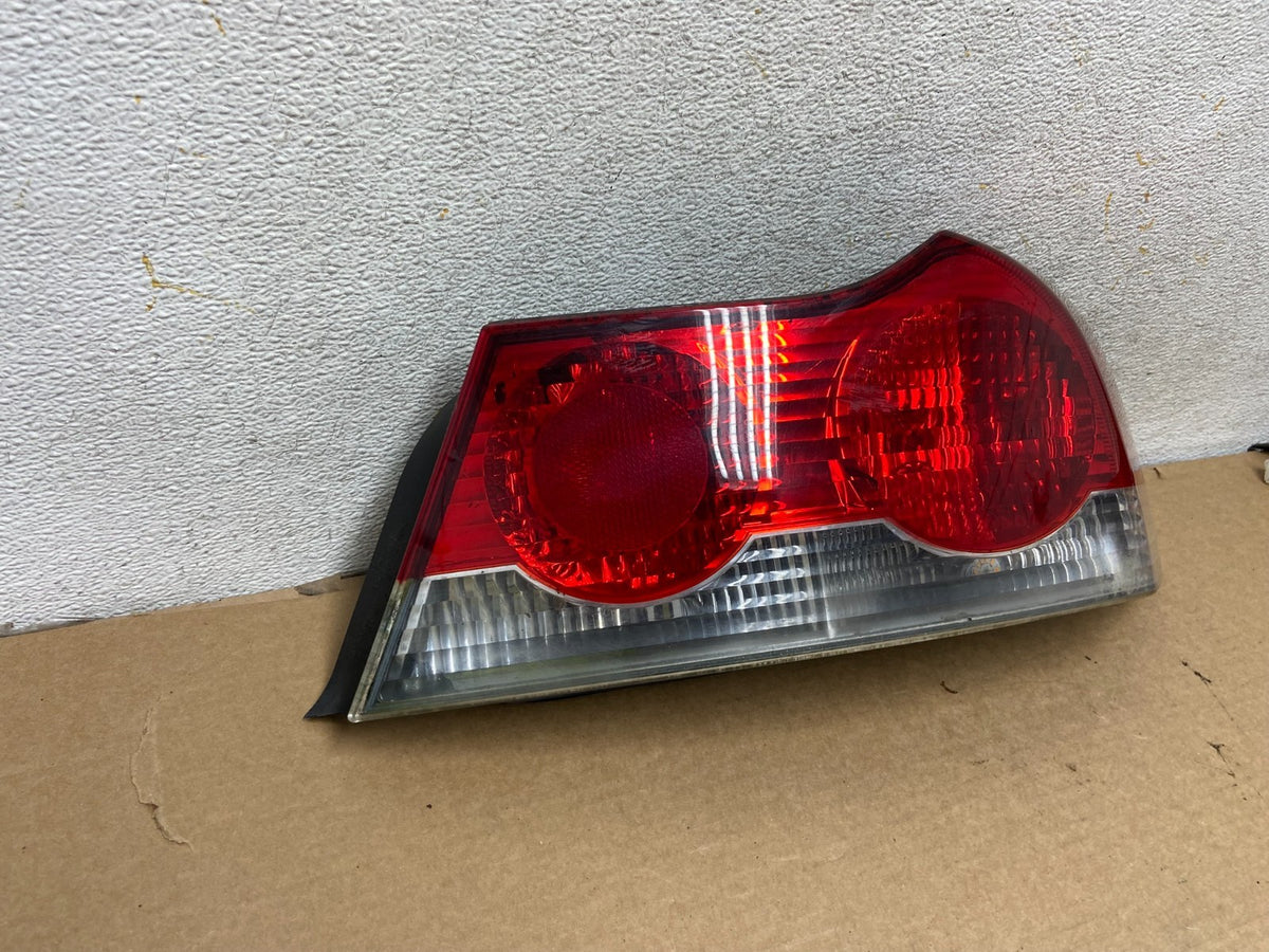 2006 to 2010 Volvo C70 Convertible Right Passenger Side Tail Light AH4421 DW1