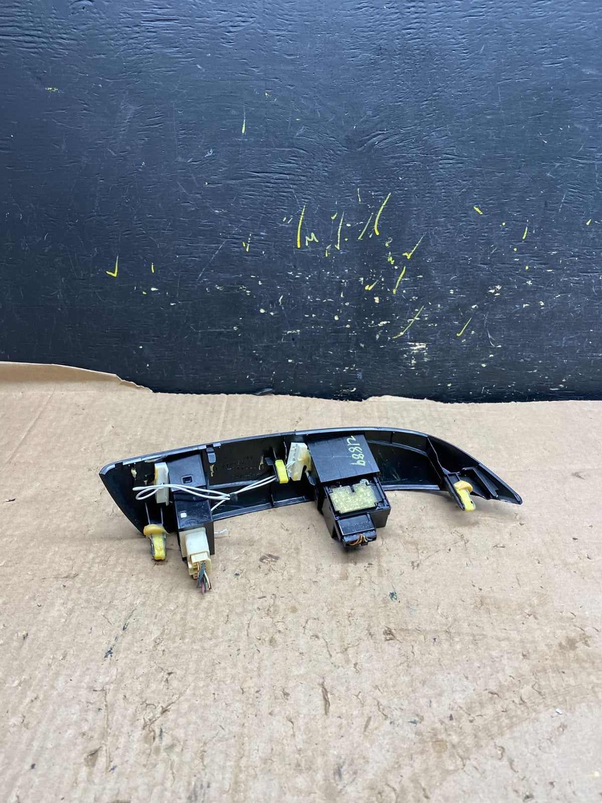 2004 to 2010 Toyota Sienna Left Side Climate Switches Bezel Trim OEM Z1889 DG3