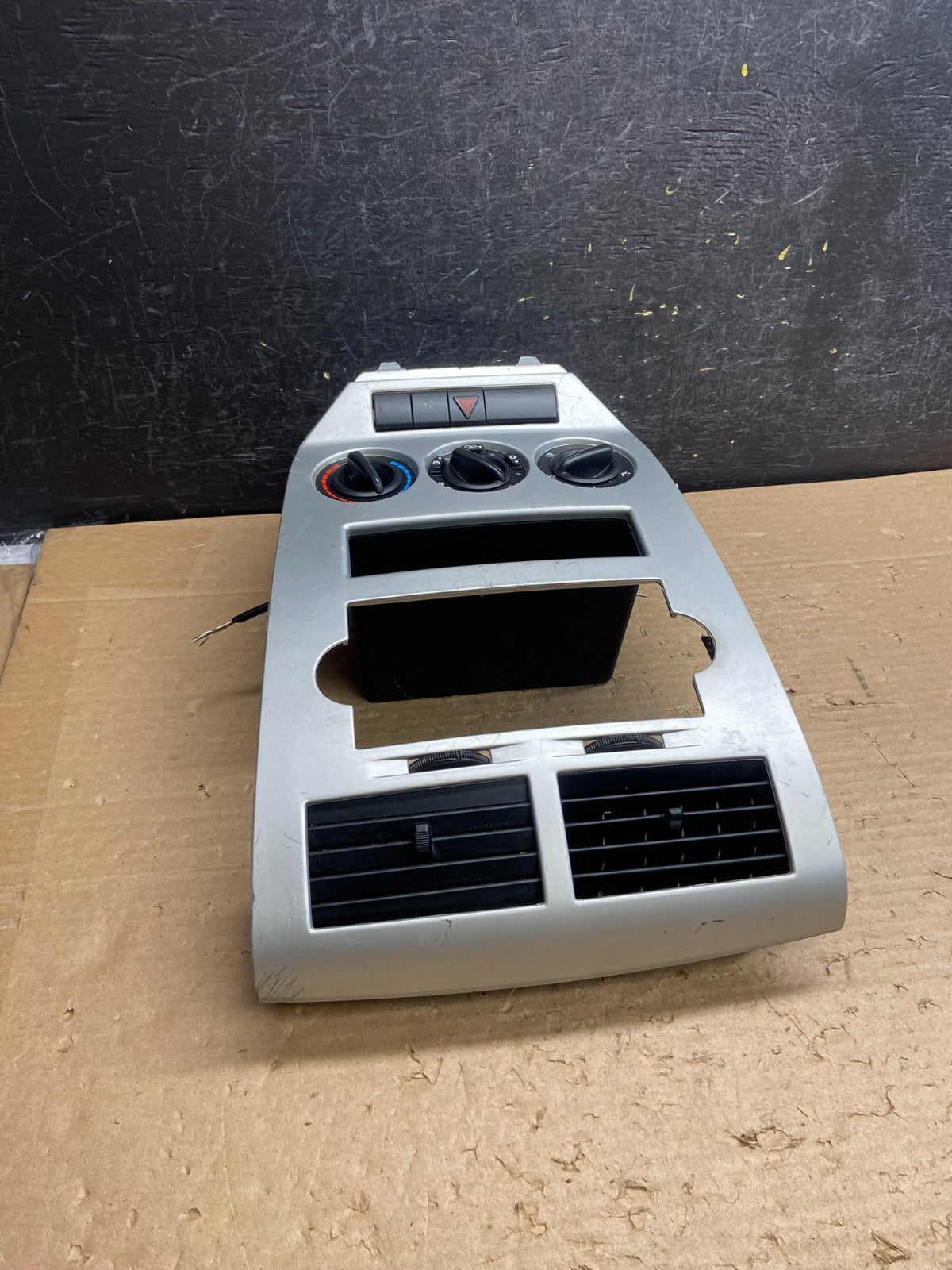 2007 to 2009 Dodge Caliber Dash Radio Center Bezel Climate Dash ag8542 DG2