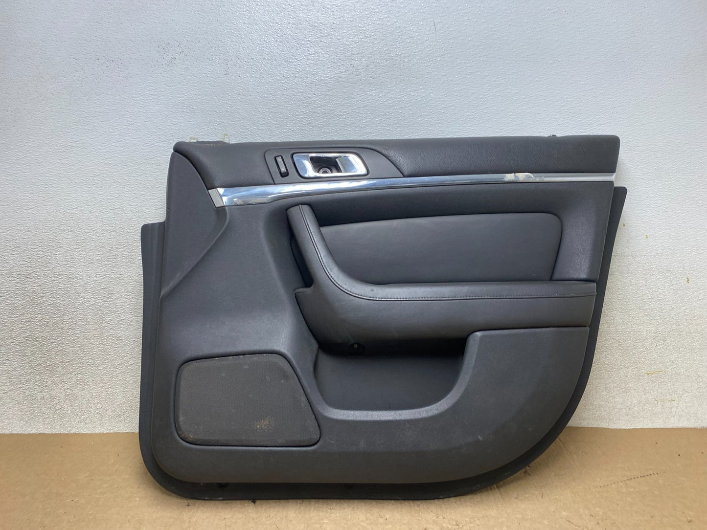 2009-2012 Lincoln MKS Front Right Passenger RH Door Interior Trim Panel W9216 DG0