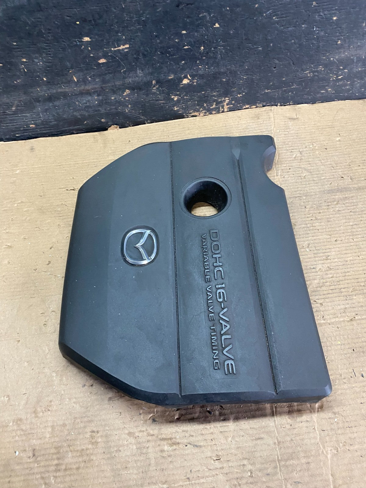 2004 to 2009 Mazda 3 DOHC 16 VALVE Engine Shield Top Cover Oem R5070 DG2