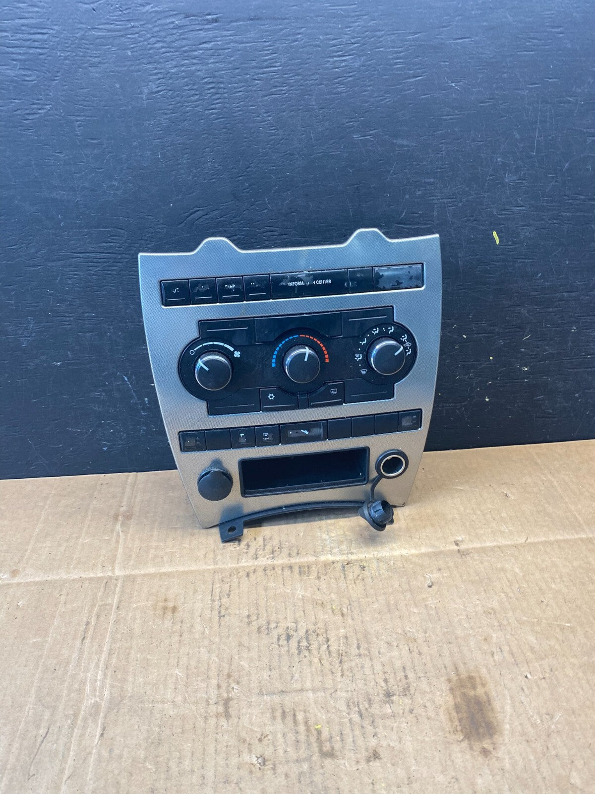 2005 2006 2007 Jeep Commander Grand Cherokee A/C Climate Control Bezel O1454 DG0