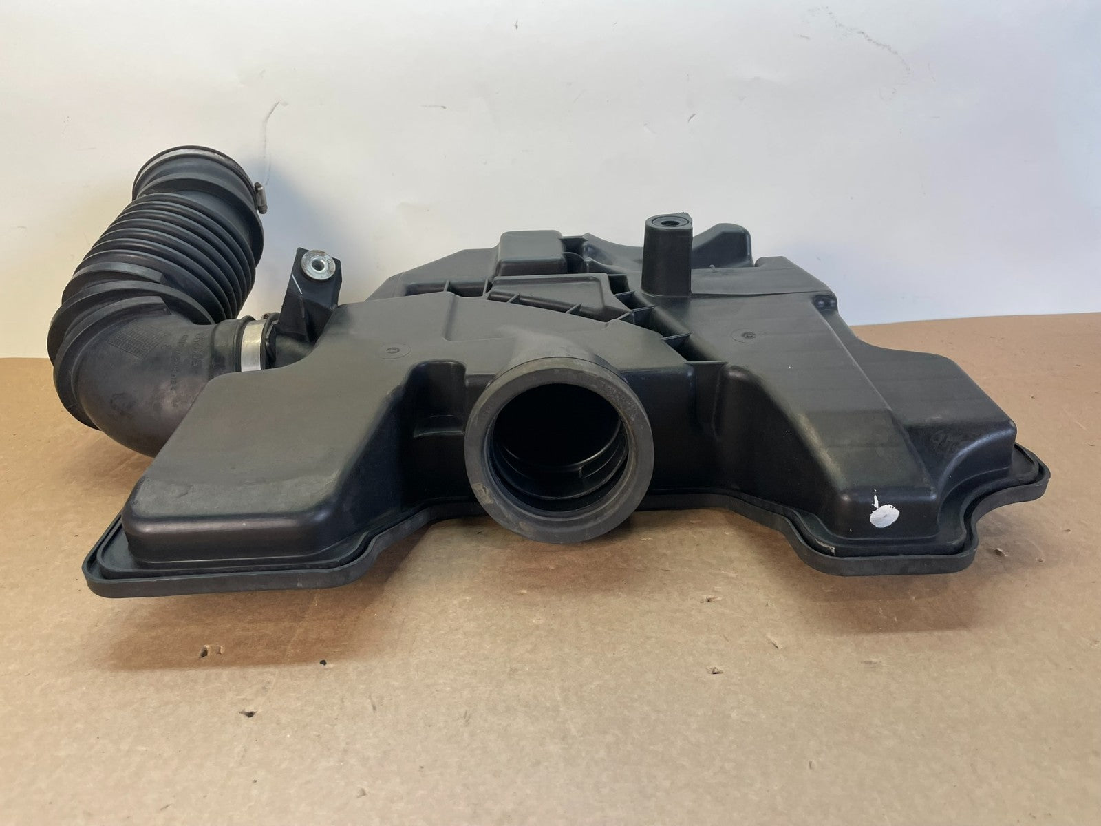 2004 - 2009 Dodge Durango 4.7L Air Filter Cleaner Box AG3035 DG3