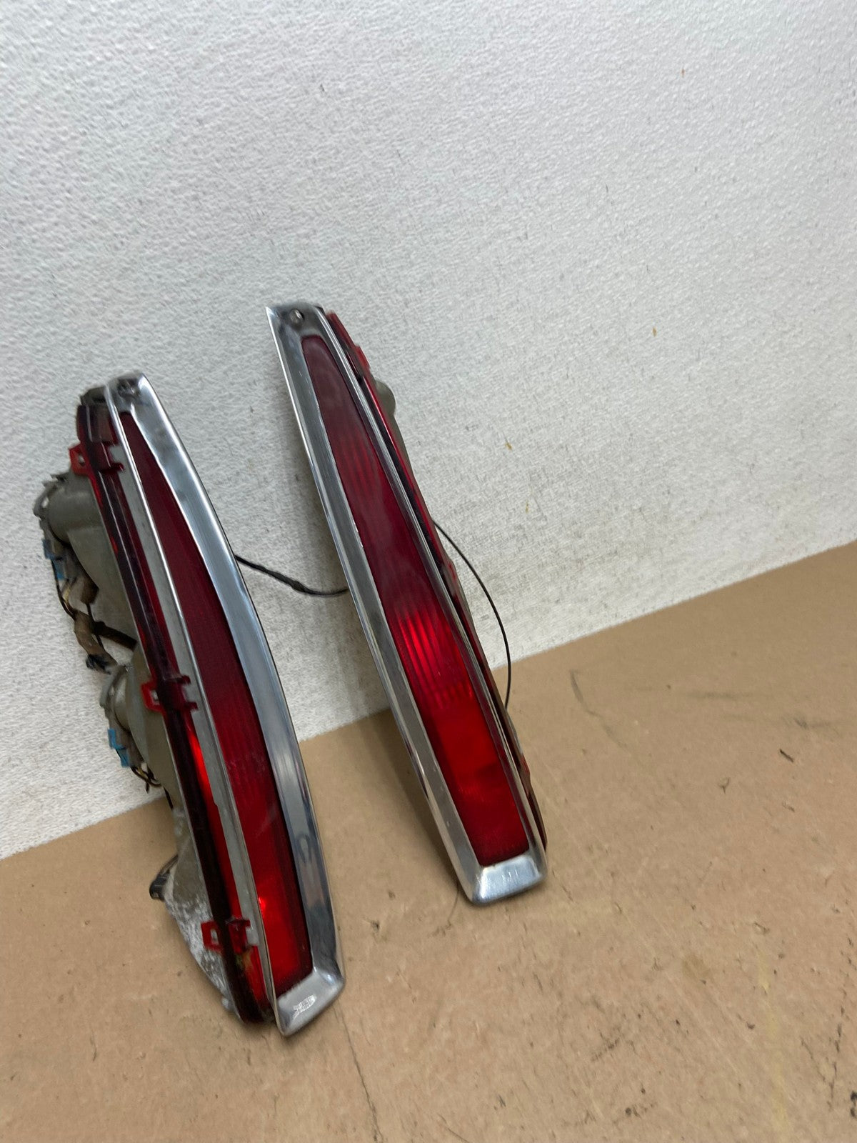 1994 to 1999 Cadillac Deville Left+Right Side Tail lights AE6831 LK2