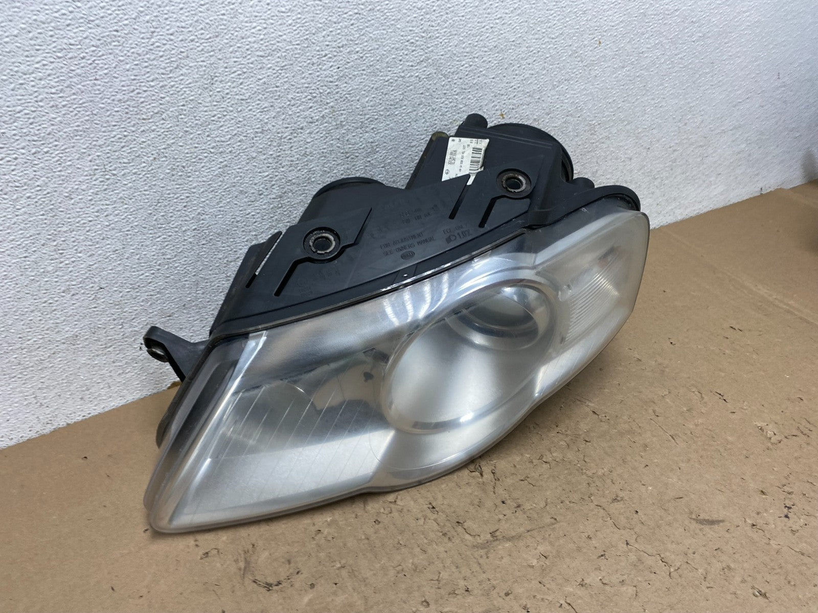 2006 - 2010 Volkswagen Passat Left Driver LH Side Halogen Headlight AG4452 DW2