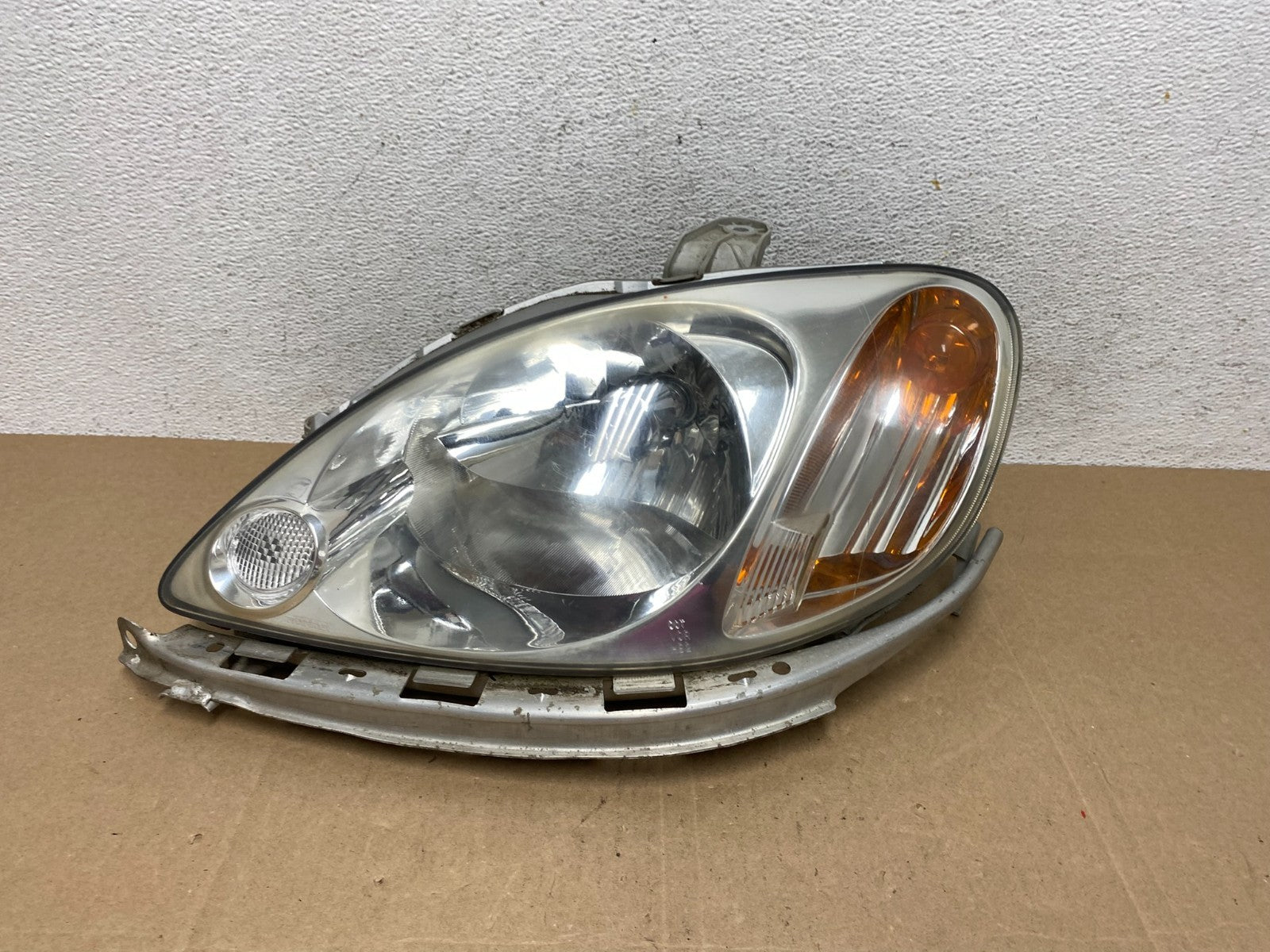 2000 - 2006 Honda Insight Left Driver LH Halogen Headlight AE4948 DG0