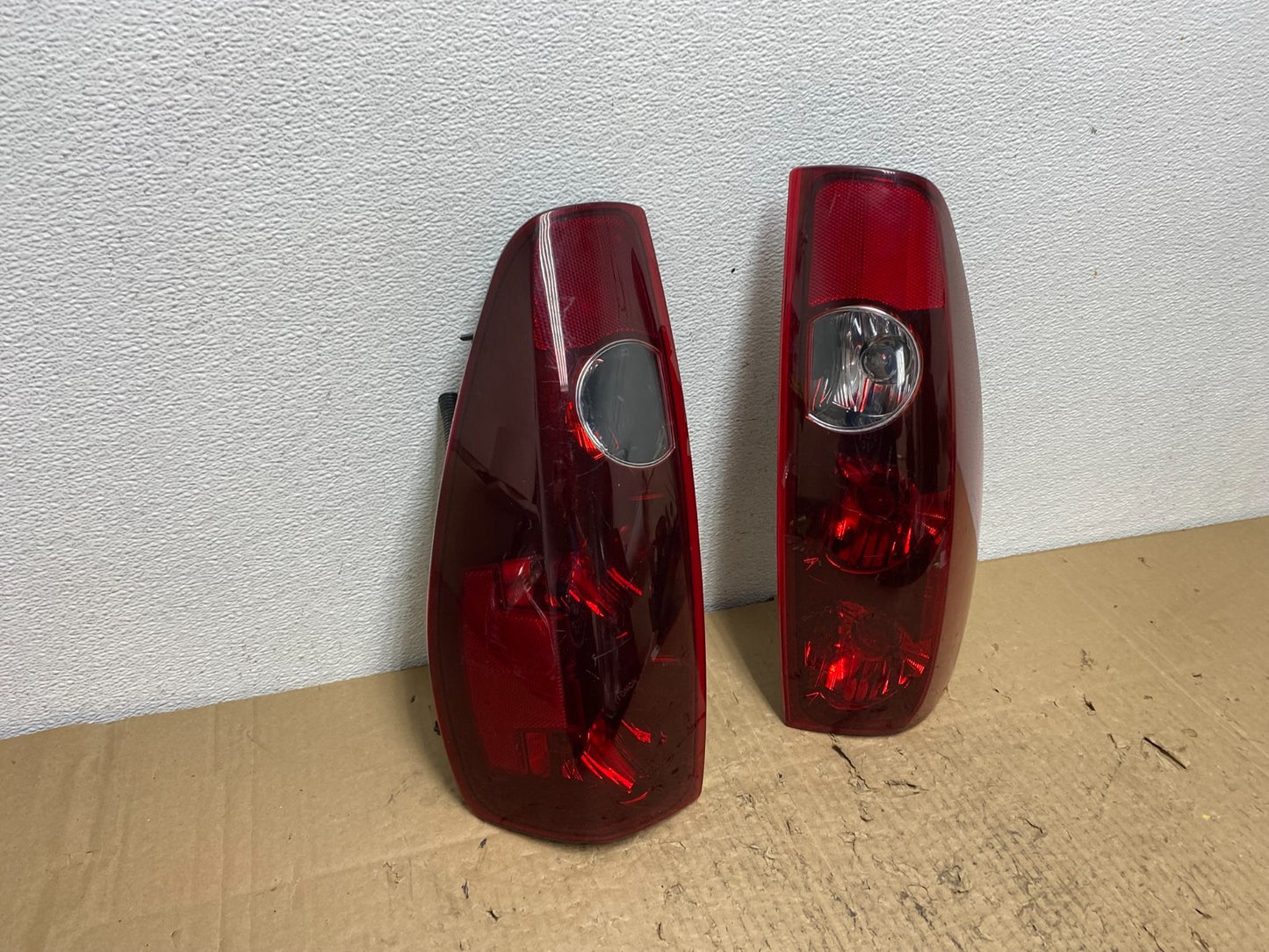 2004 to 2012 Chevrolet Colorado GMC Canyon Left+Right Set Tail Lights AC5495 DW2