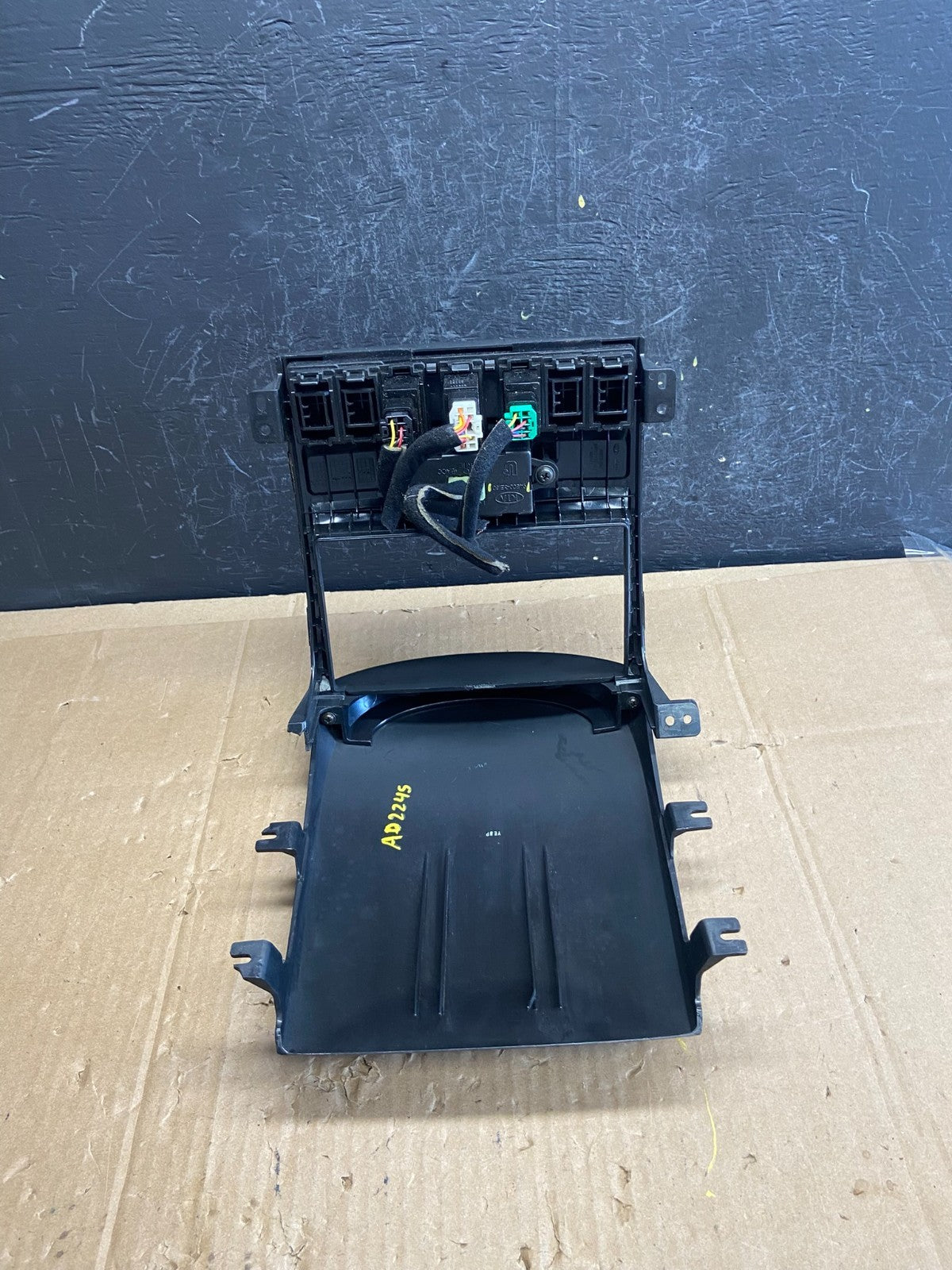 2003-2006 Kia Sorento Front Dash Radio Wiper Defrost Bezel Trim ad2245 DG4