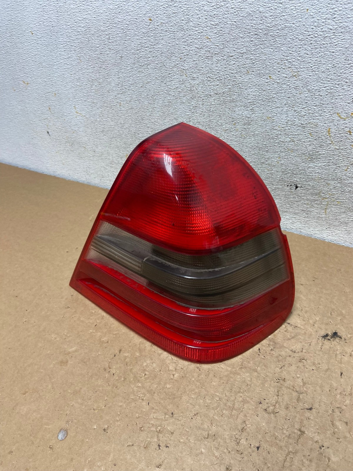 1998 to 2000 Mercedes C-Class Passenger Right Side Tail Light AI3723 LK0