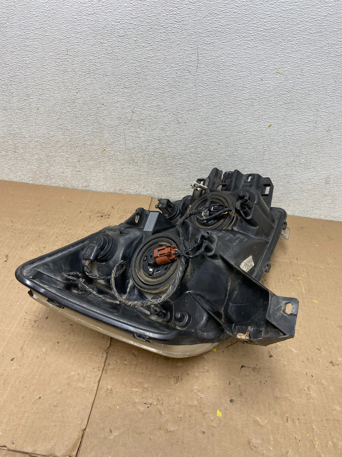 2004 to 2007 Nissan Armada Left Driver Lh Side Headlight Halogen M4920 DW5